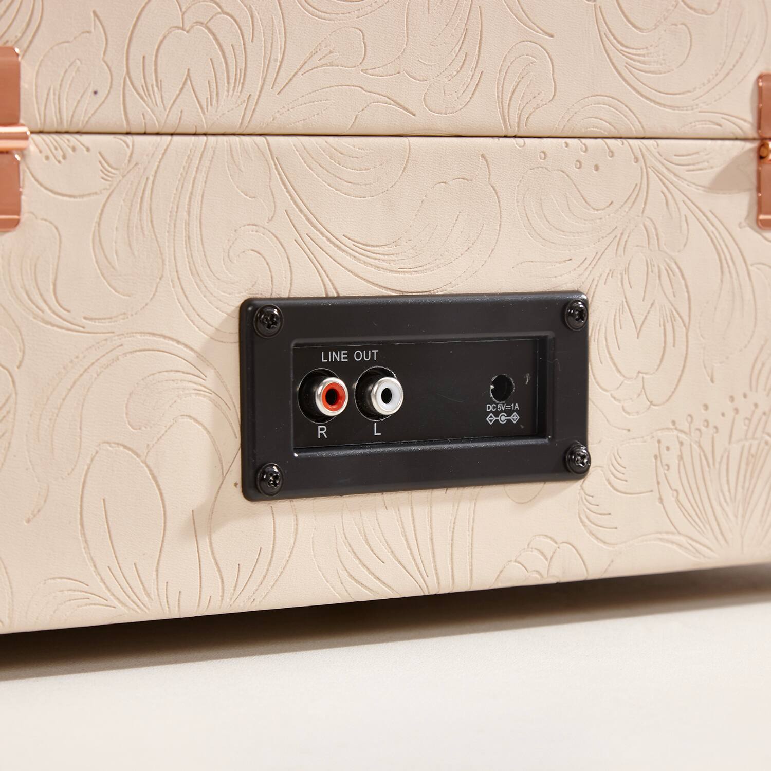 LINE OUT  
R L  
DC 5V=1A  
DC-C-1A