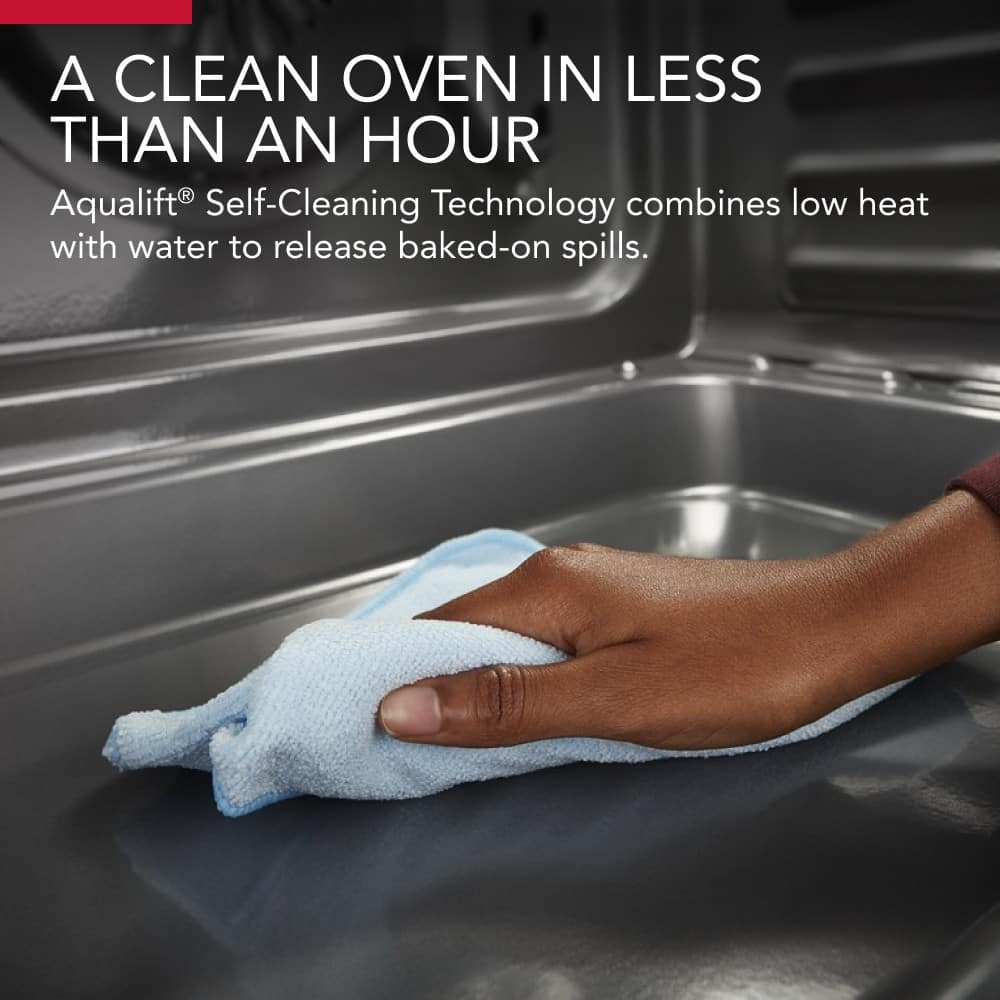 A CLEAN OVEN IN LESS THAN AN HOUR
Aqualift® Self-Cleaning Technology combines low heat with water to release baked-on spills.