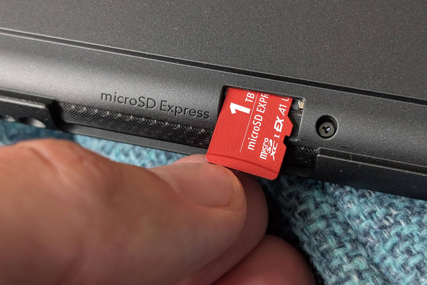 microSD Express  
1 TB  
microSD EXPR  
A1  
microSDXC