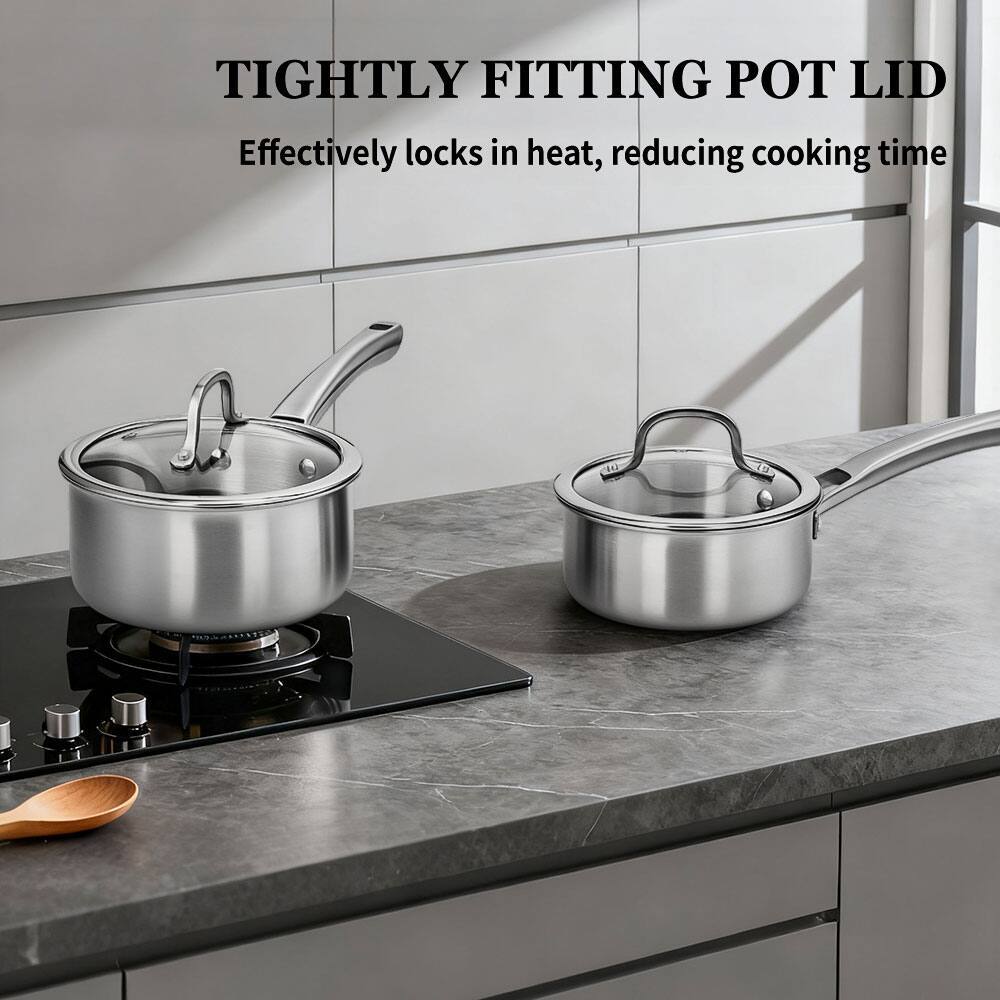 TIGHTLY FITTING POT LID  
Effectively locks in heat, reducing cooking time