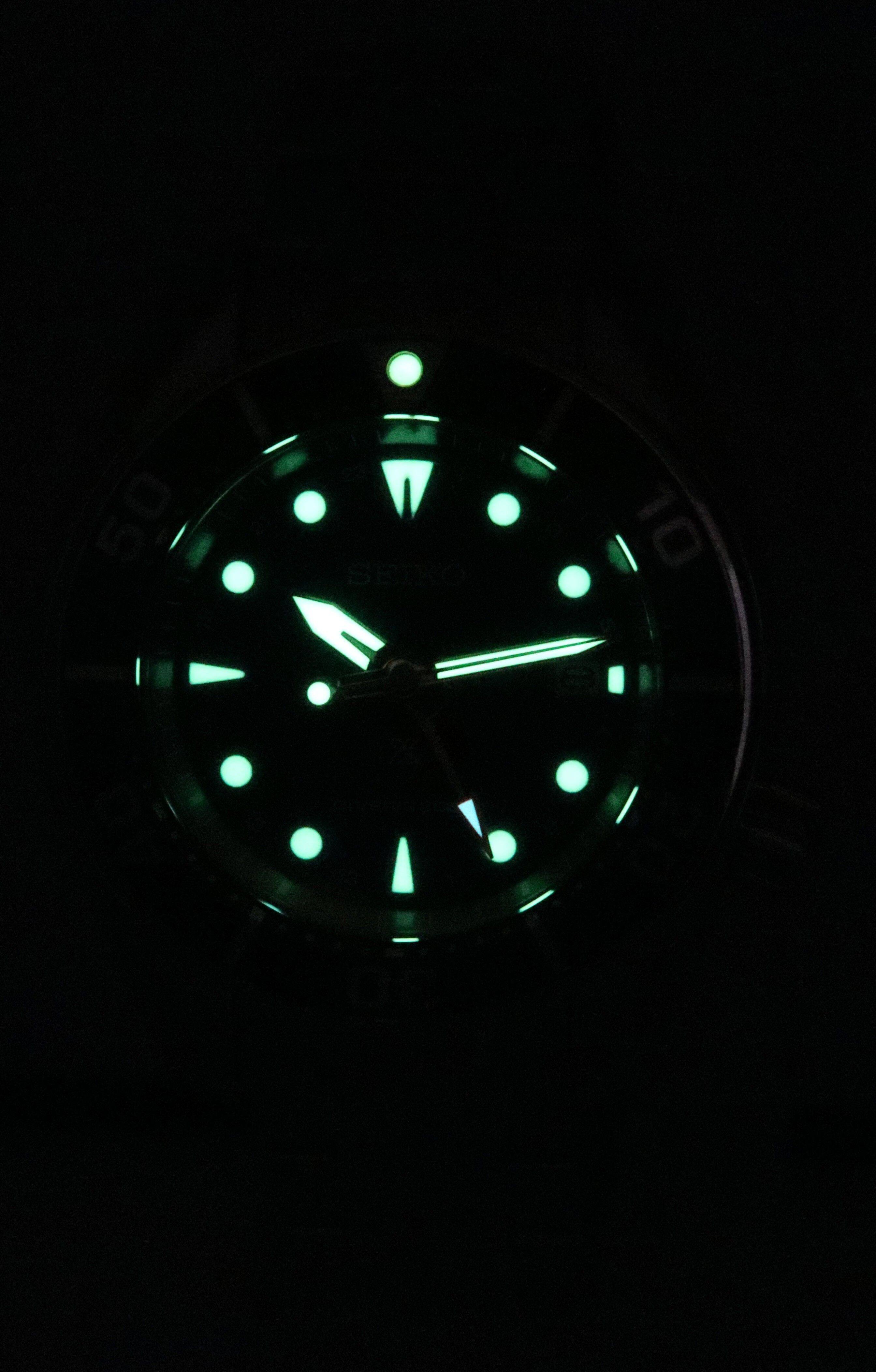 Angle. Seiko - Seiko Prospex Sea Aqua Sumo GMT Bezel SFK003J1 Mens Watch 3 Jewels Solar Movement Green Dial Divers 200M Date Display - Green/Silver.
