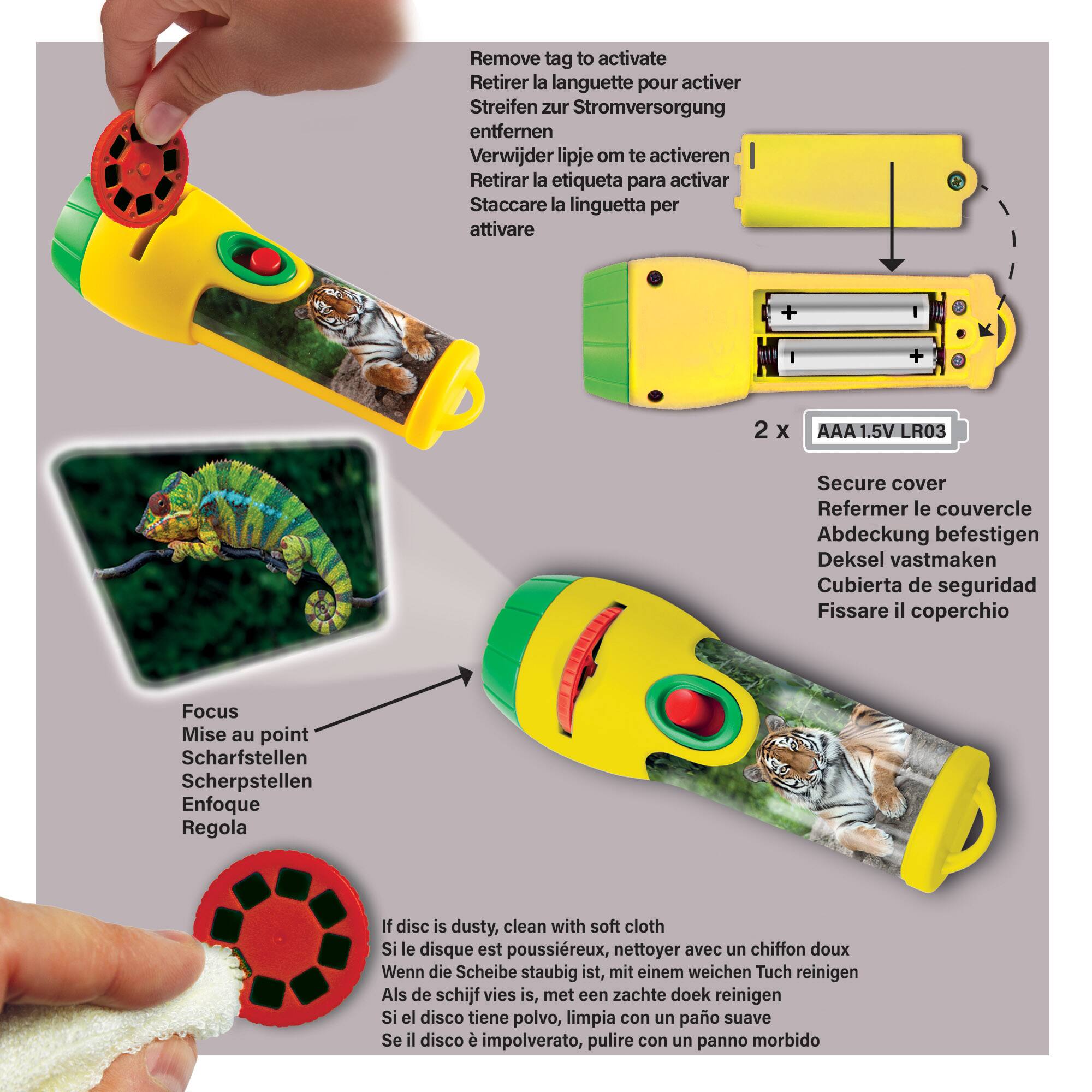 Remove tag to activate: Retirer la languette pour activer
Streifen zur Stromversorgung entfernen: Verwijder lipje om te activeren
Retirar la etiqueta para activar: Retirar la etiqueta para activar
2 x AAA1.5V LR03: 2 x AAA1.5V LR03
Secure cover: Refermer le couvercle
Abdeckung befestigen: Deksel vastmaken
Cubierta de seguridad: Cubierta de seguridad
Focus Mise au point: Enfoque
Regola: Regola
If disc is dusty, clean with soft cloth: Si le disque est poussireux, nettoyer avec un chiffon doux
Wenn die Scheibe staubig ist, mit einem weichen Tuch reinigen: Wenn die Scheibe staubig ist, mit einem weichen Tuch reinigen
Si el disco tiene polvo, limpia con un pao suave: Si el disco  impolverato, pulire con un panno morbido