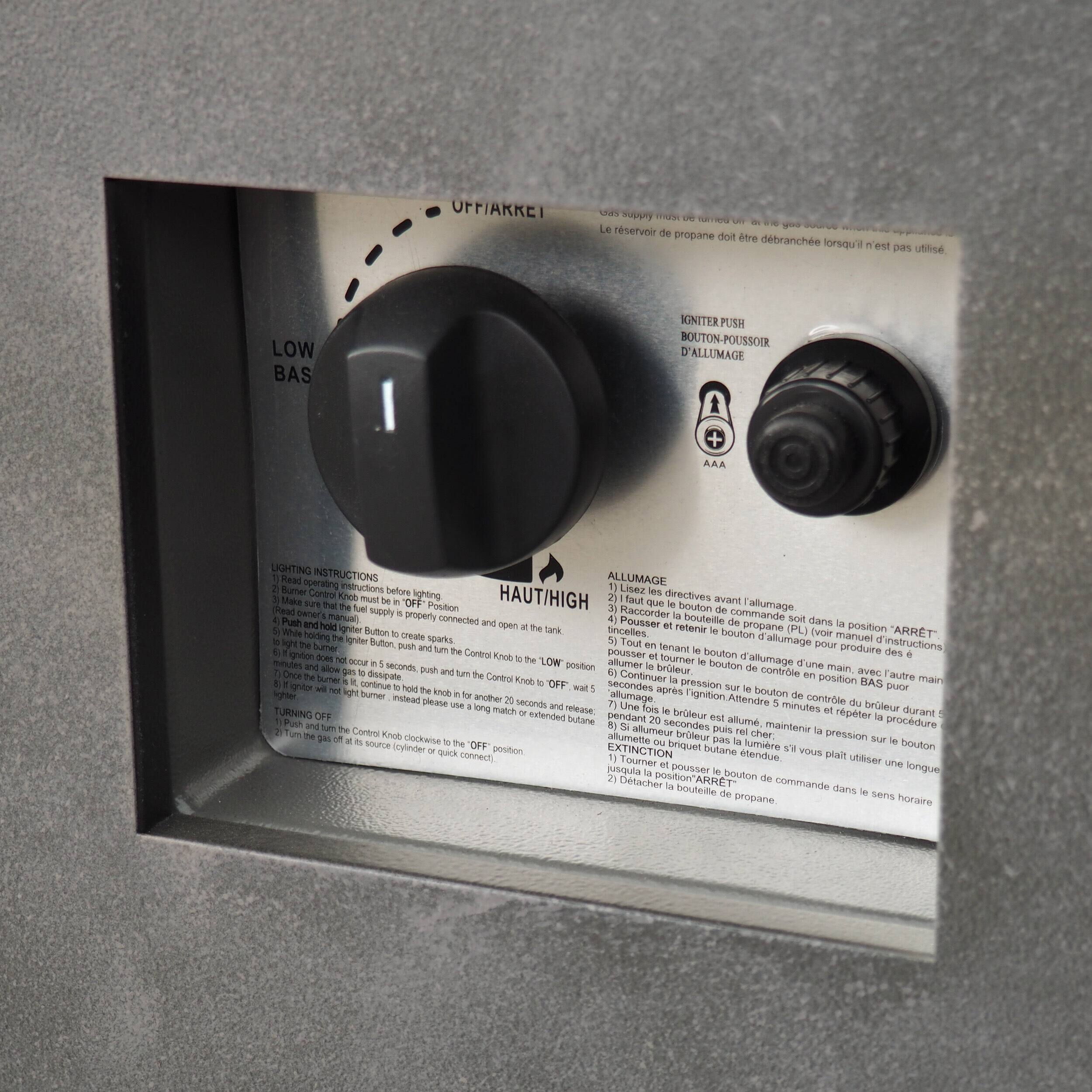 **OFF/ARRET**

**LOW BAS**

**HIGH HAUT**

**IGNITER PUSH BUTTON-POUSSOIR D'ALLUMAGE AAA**

**LIGHTING INSTRUCTIONS**

1. Read operating instructions before lighting.
2. Make sure the fuel supply is properly connected and open at the propane tank.
3. Push and hold the Igniter Button to create sparks.
4. If ignition does not occur in 5 seconds, push and turn the Control Knob to the "LOW" position and repeat.
5. Once the burner ignites, turn the Control Knob to the "HIGH" position.
6. If ignition does not occur after 20 seconds, turn the Control Knob to the "OFF" position and wait 5 minutes before trying again.
7. If the burner does not ignite, turn the Control Knob to the "OFF" position and wait 5 minutes before trying again.
8. If the burner does not ignite, turn the Control Knob to the "OFF" position and wait 5 minutes before trying again.
9. If the burner does not ignite, turn the Control Knob to the "OFF" position and wait 5 minutes before trying again.
10. If the burner does not ignite, turn