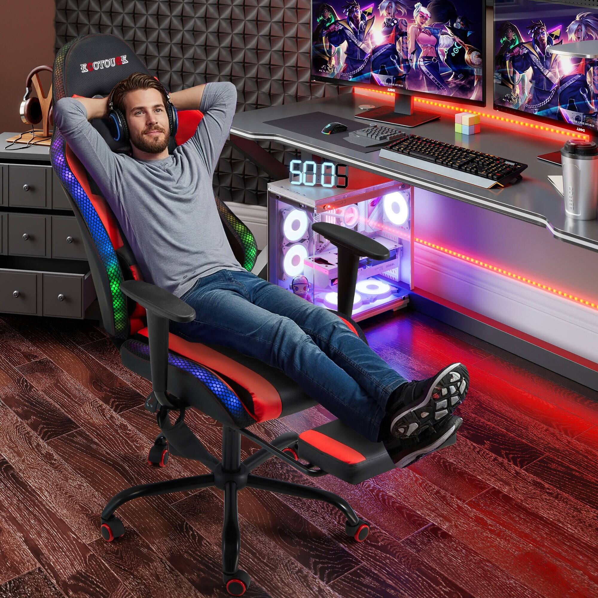 The text on the image can be grouped and corrected as follows:

- On the chair: "E OTTO E"
- On the desk: "5005"