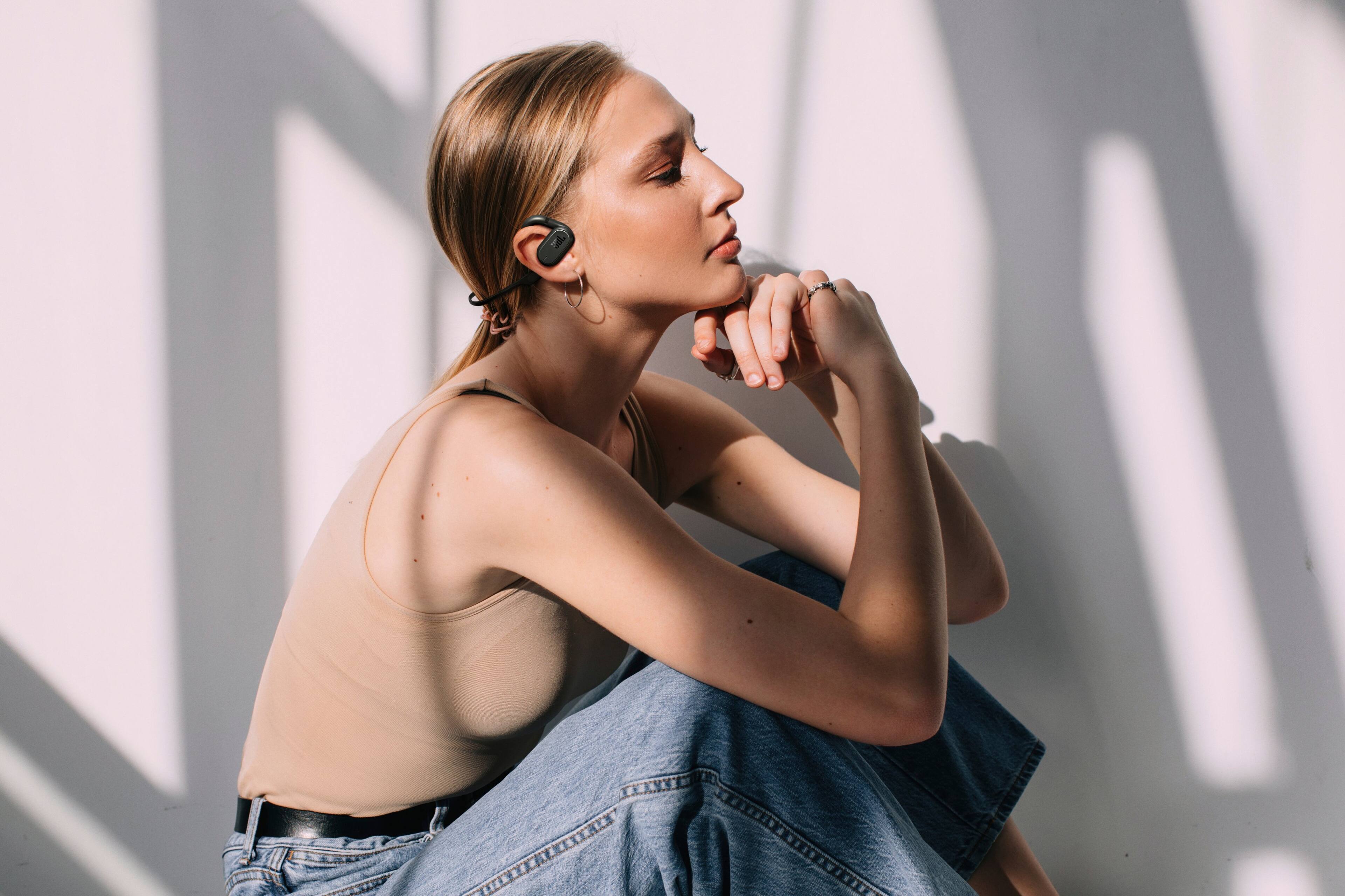 Alt View 22. JBL - SoundGear Sense Hybrid Open-Ear headphones with detachable neckband - 2024 - White.