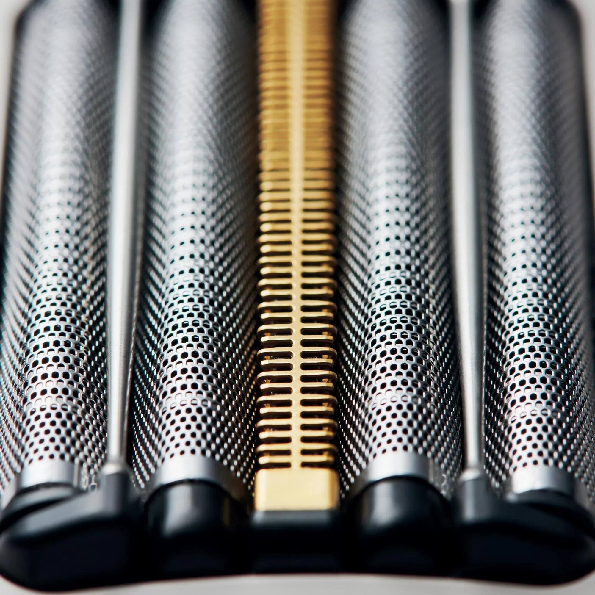 Alt View 3. Panasonic - ARC5 PALM-Sized 5-Blade Electric Luxury Razor - White NAGORI.