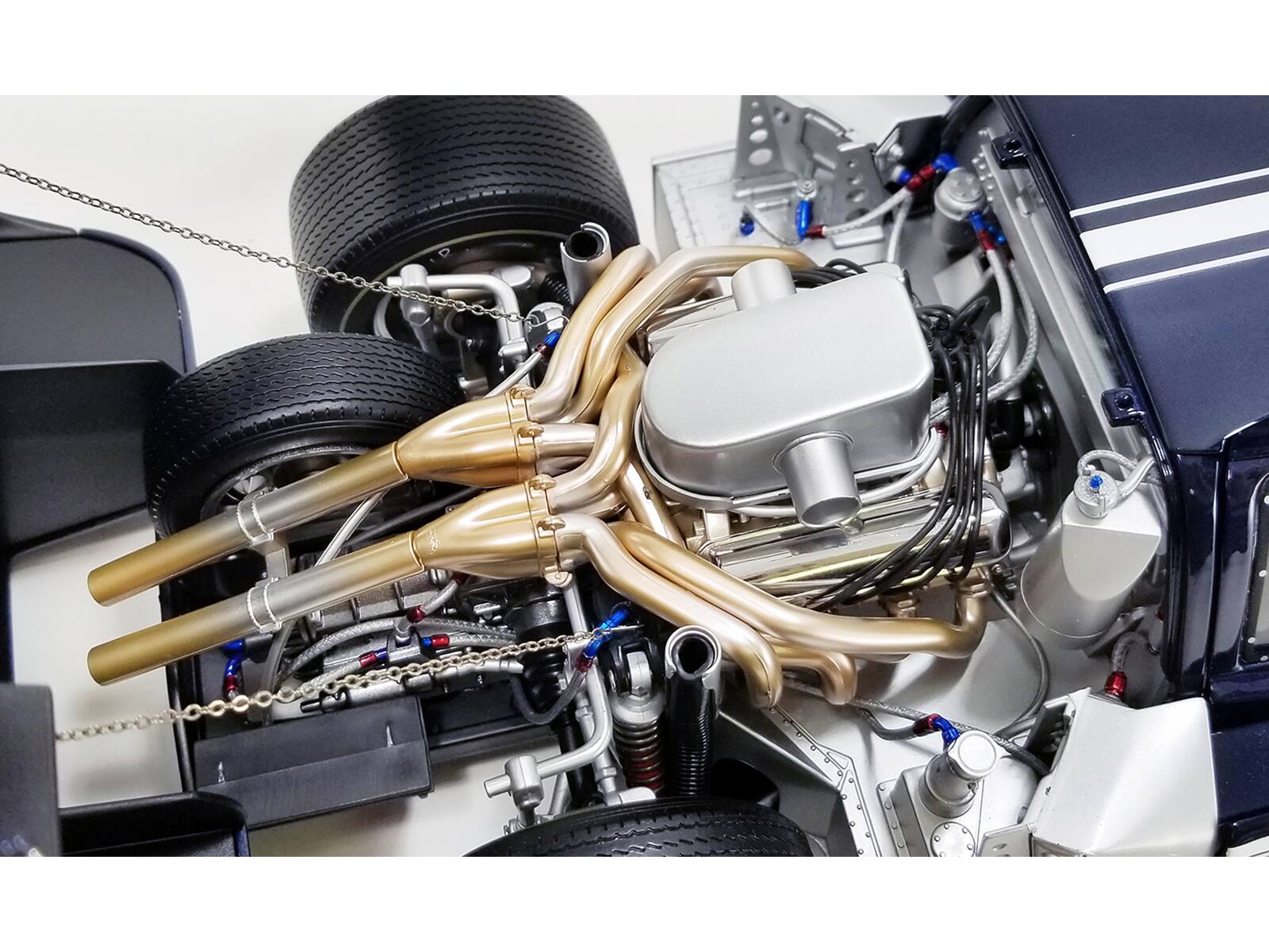 Angle. ACME - Ford GT40 MKIV #4 Denny Hulme - Lloyd Ruby "Holman & Moody" "24 Hours of Le Mans" (1967) "Masterpiece Collection" 1/12 - Multi.