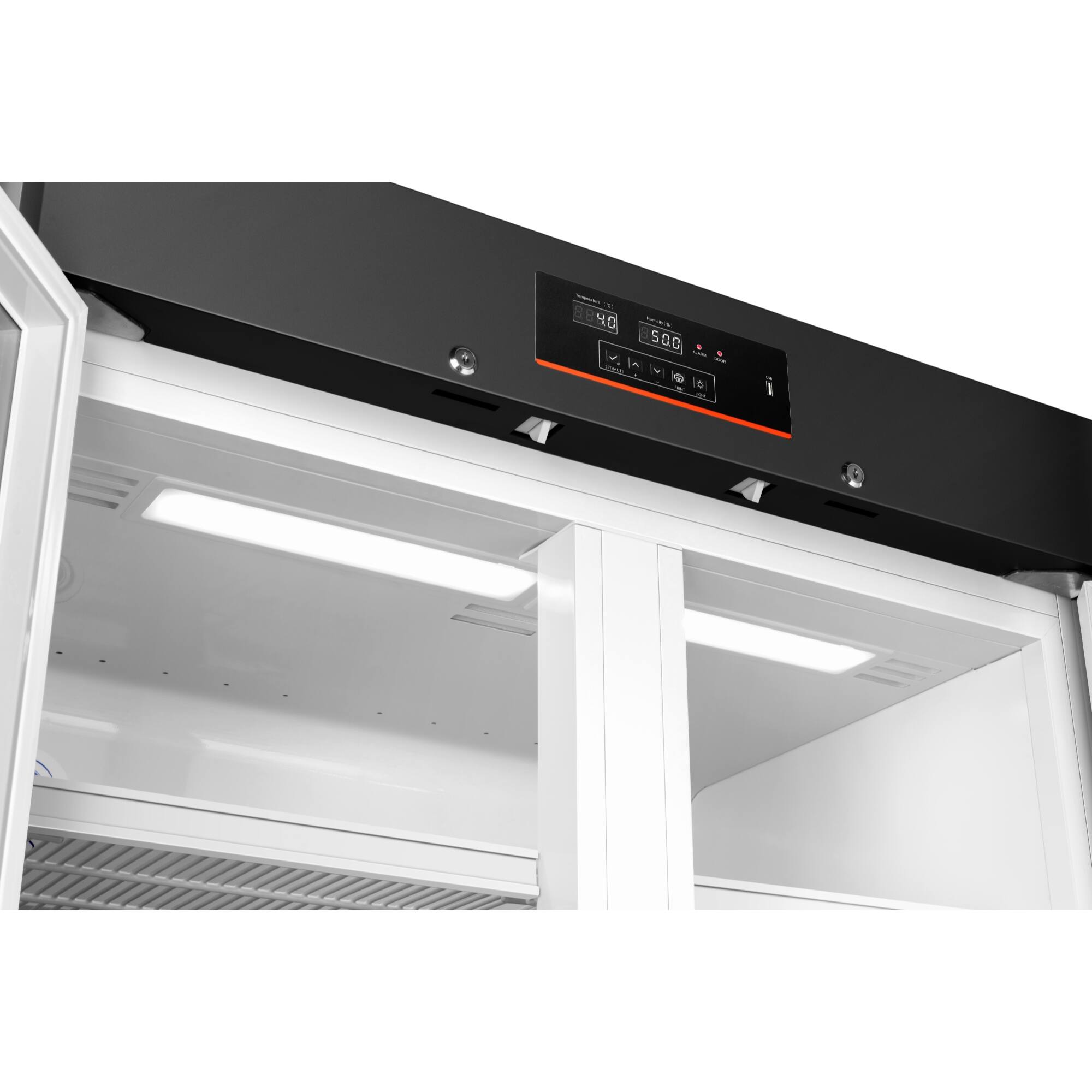 The text on the image reads "i 8840 - - Sa0 - in - . i 6 I". This text is likely a part of the digital display on the refrigerator. The display shows the current temperature inside the refrigerator, which is 6 degrees Celsius.