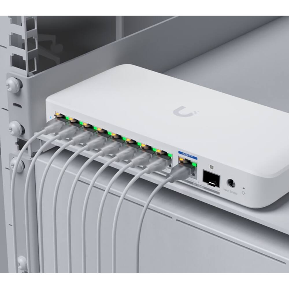 Alt View 4. Ubiquiti - Flex 2.5G PoE 8-Port PoE++ Compliant Managed Network Switch USW-Flex-2.5G-8-PoE - White.