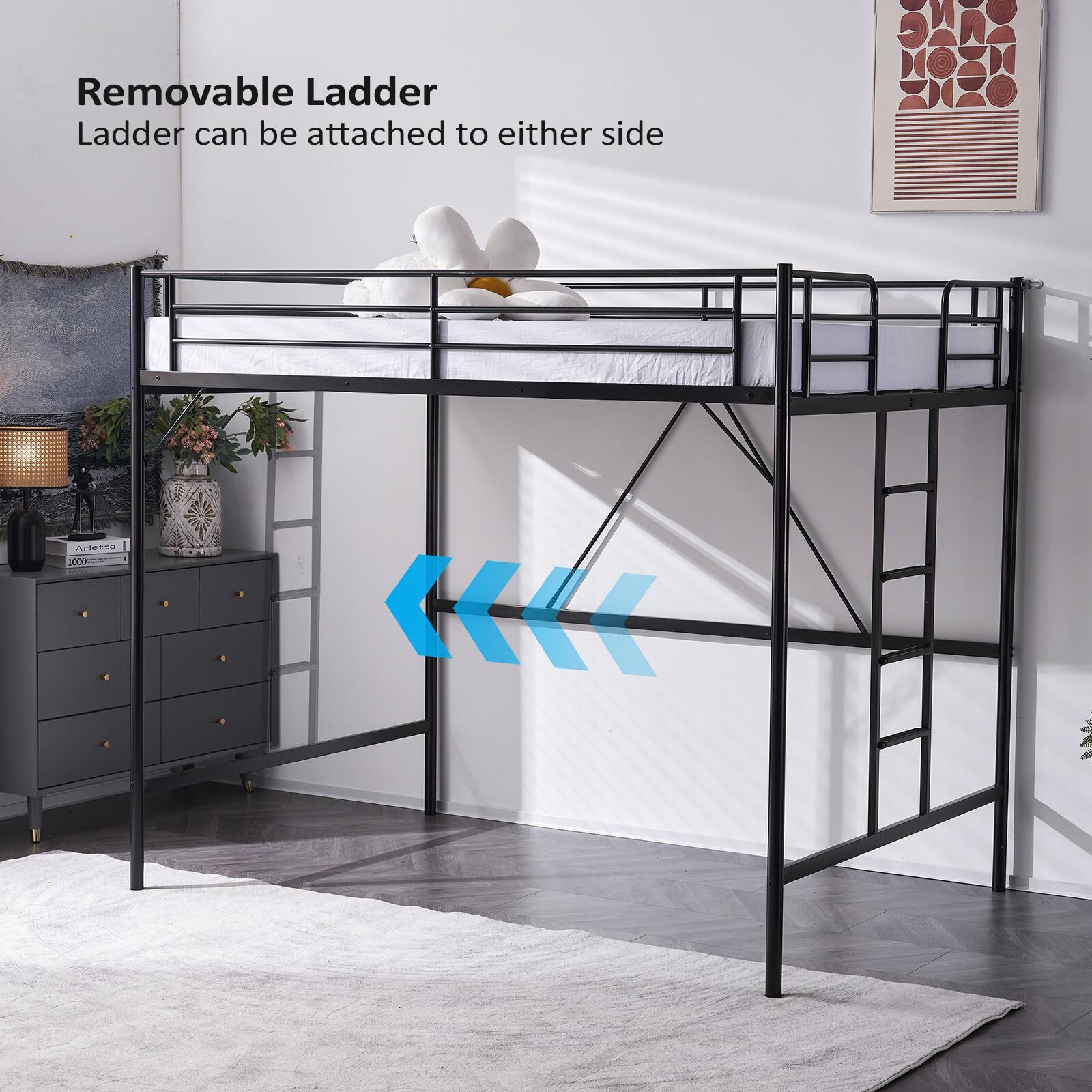 Removable Ladder  
Ladder can be attached to either side