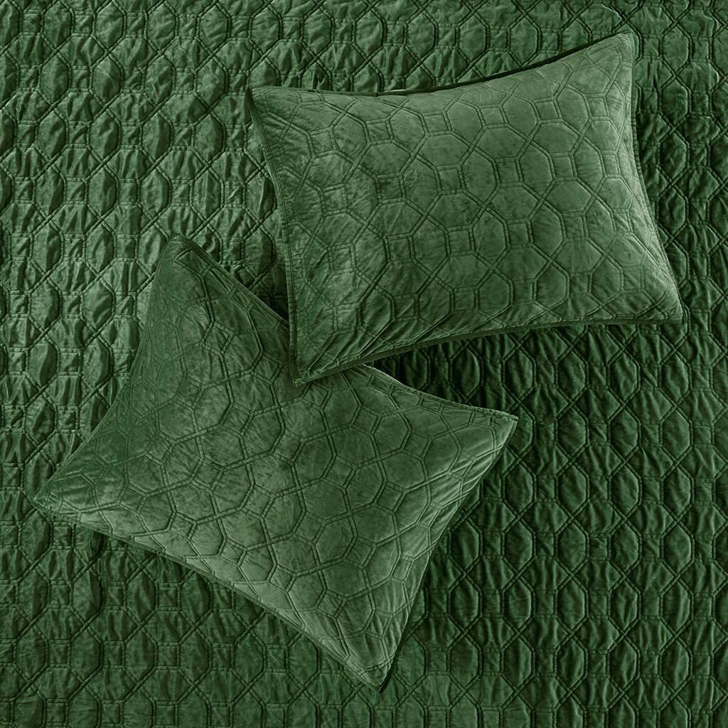 Alt View 2. Gracie Mills - Gracie Mills Gayle 3-Piece Casual Geometric Velvet Quilt Set - Green.