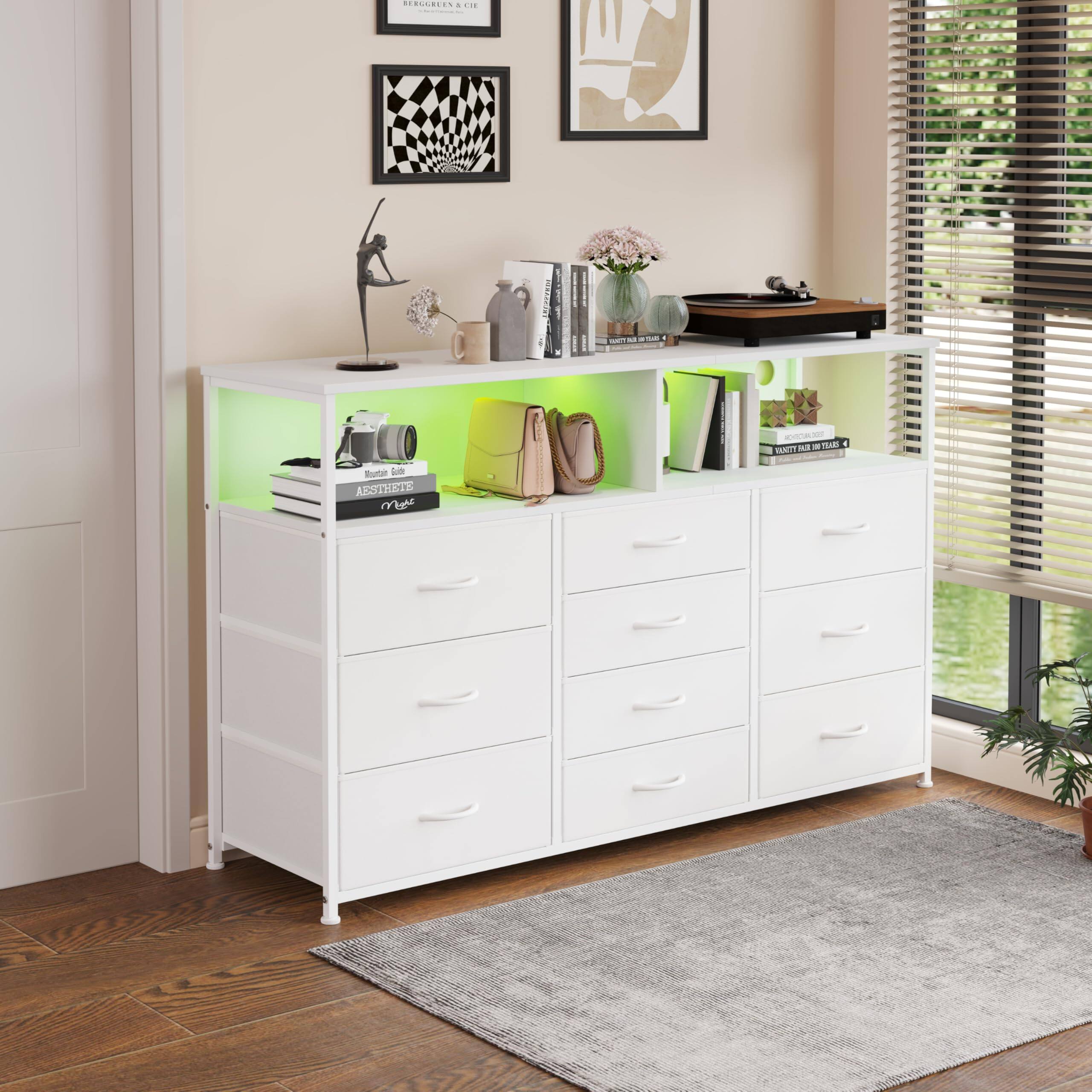 Sure, here is the corrected and grouped text from the image:

- BERGGRUEN & CHI
- Martin Gould
- AESTHETIC
- VANITY FAIR IN TEARS