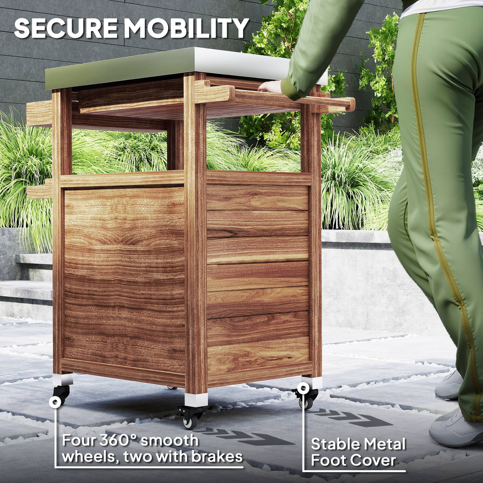 SECURE MOBILITY
Four 360° smooth wheels, two with brakes
Stable Metal Foot Cover