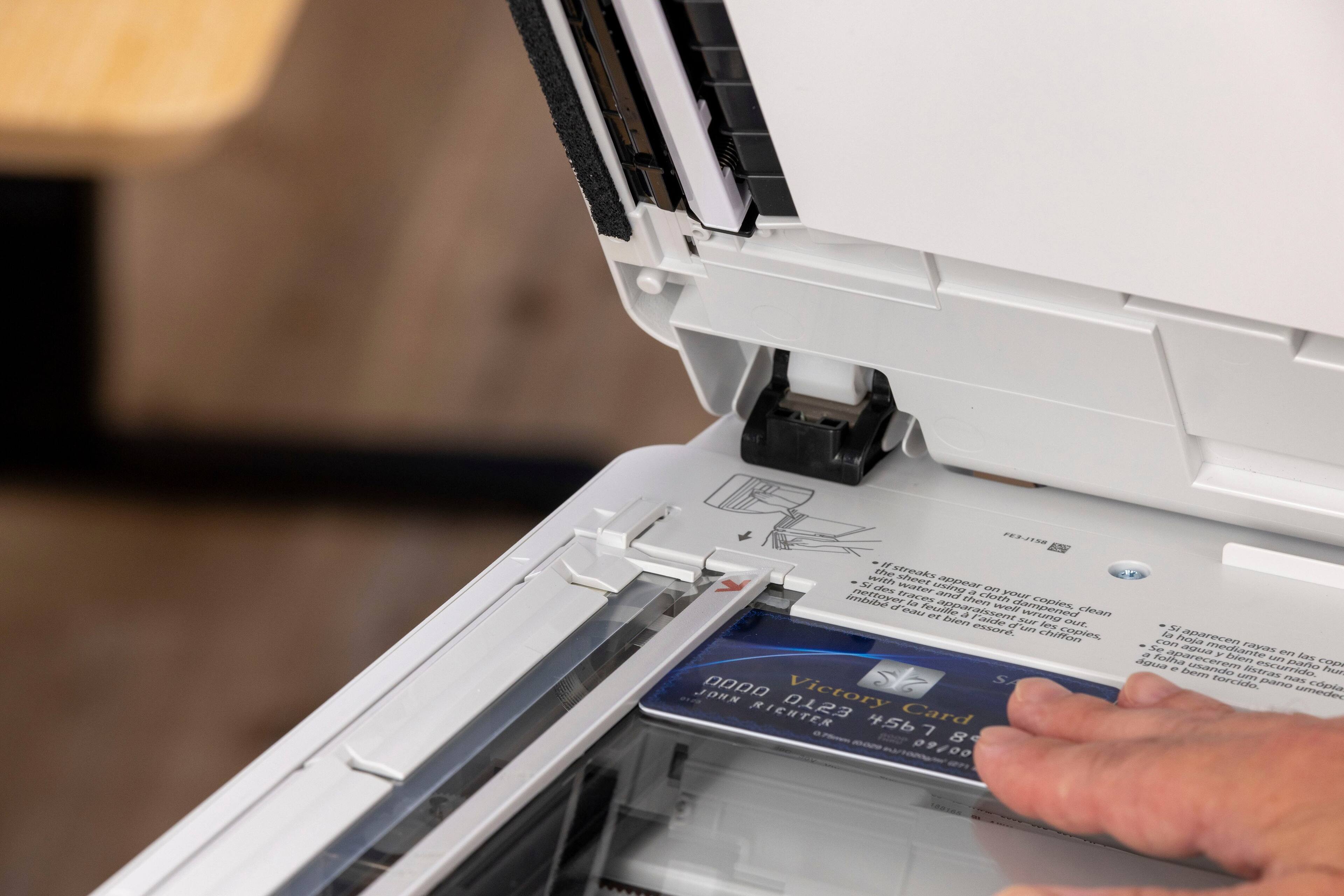 The text on the image reads: "MLER che ifstreaks sheer V 5 des water usina appear e and a WENAr adidrni traCOs la thens cloth copies, o 2NRA teuto araissent Wew ampened clean or wrLTO E Diens l'aide sUr les out. exore. LAF copies, chitton 00 S SA 21 JOHN RICHTER TO Victory Card 456 7 nU2r 8 09800 an 5 la hosa aparecen e cUm TASEN a aparece agua mediante V F Las qua totha bien FLS pao COD e usando escu escurrido. Tean Demn LIFT lstras P torodo."

The corrected text is: "MLER che ifstreaks sheer V 5 des water usina aparecen e and a WENAr adidrni traCOs la thens cloth copies, o 2NRA teuto araissent Wew ampened clean or wrLTO E Diens l'aide sUr les out. exore. LAF copies, chitton 00 S SA 21 JOHN RICHTER TO Victory Card 456 7 nU2r 8 09800 an 5 la hosa aparecen e cUm TASEN a aparece agua mediante V F Las qua totha bien FLS pao COD e usando escu escurrido. Tean Demn LIFT lstras P torodo."