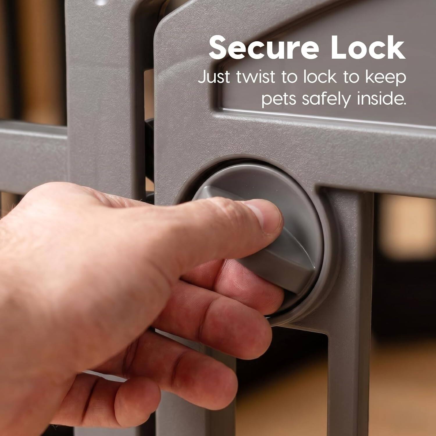 Secure Lock  
Just twist to lock to keep pets safely inside.