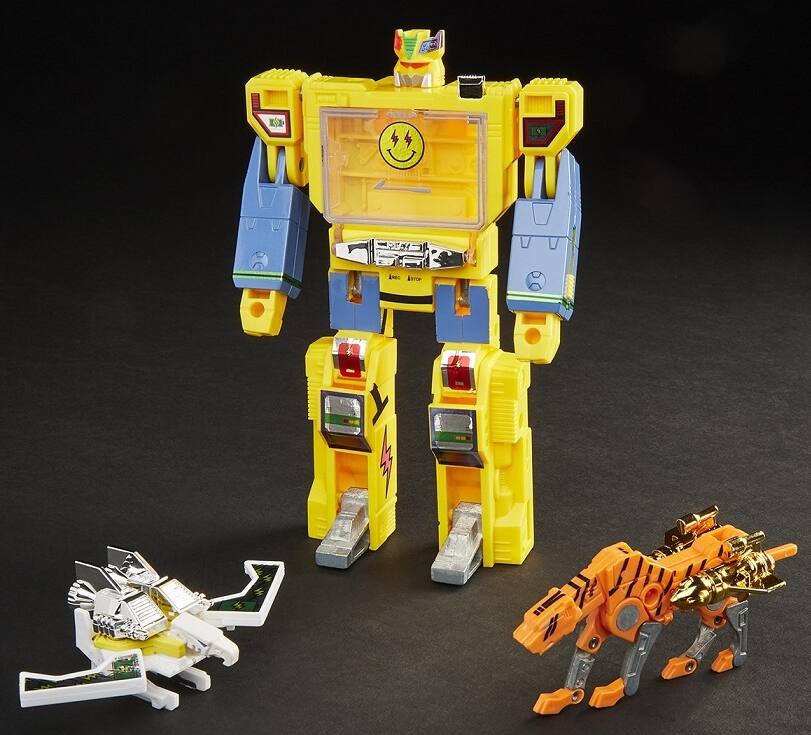 Alt View 4. Transformers - J. Balvintron Set of 3 | J. Balvin | Transformers G1 Collaborative.