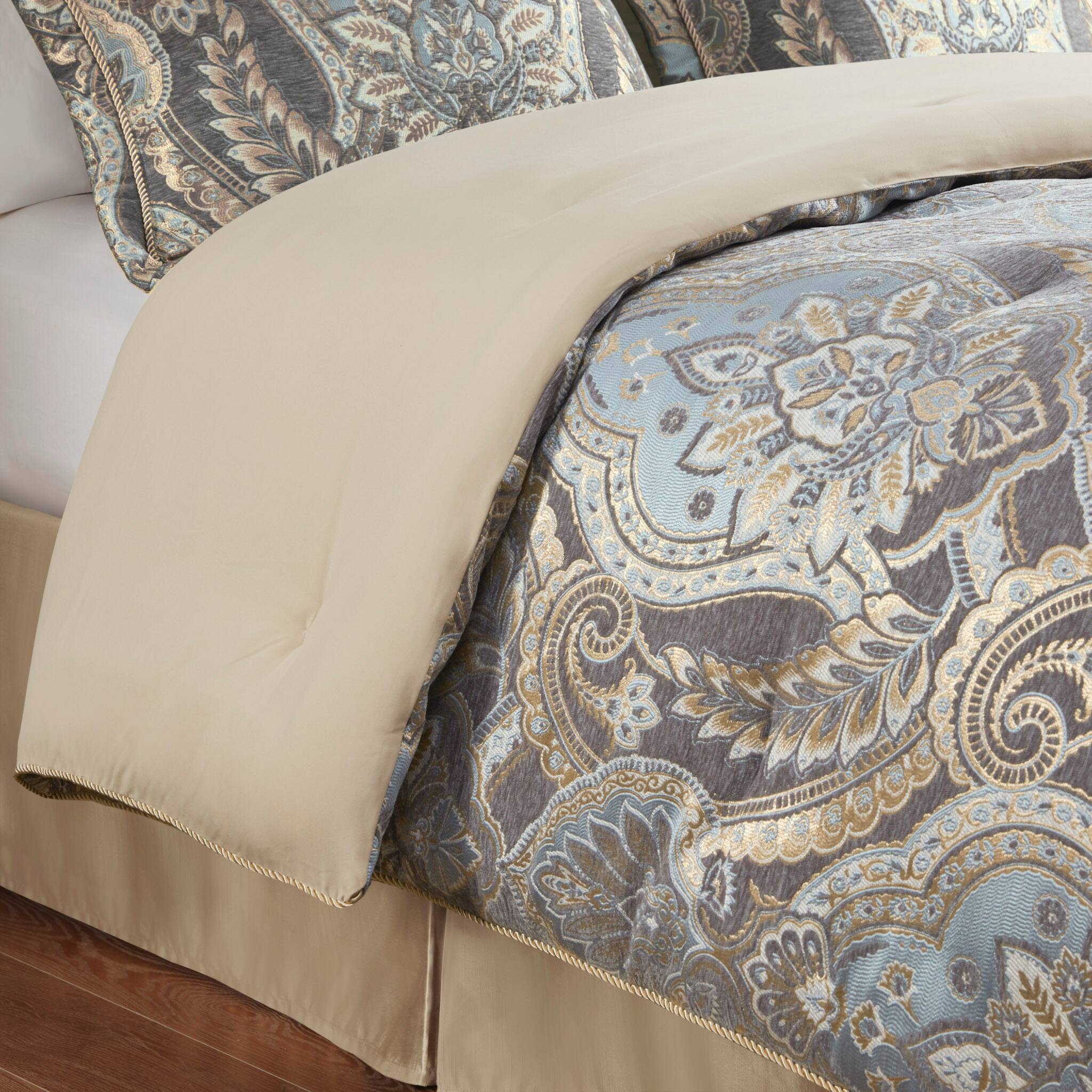 Alt View 1. Gracie Mills - Gracie Mills Poole 4-Piece Vintage Chenille Jaquard Comforter Set - Blue/Grey.