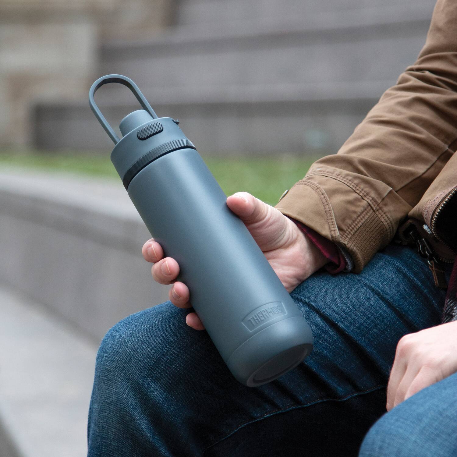 Alt View 1. Thermos - 24-Ounce Guardian Vacuum-Insulated Stainless Steel Hydration Bottle (Slate Blue) - Slate Blue.