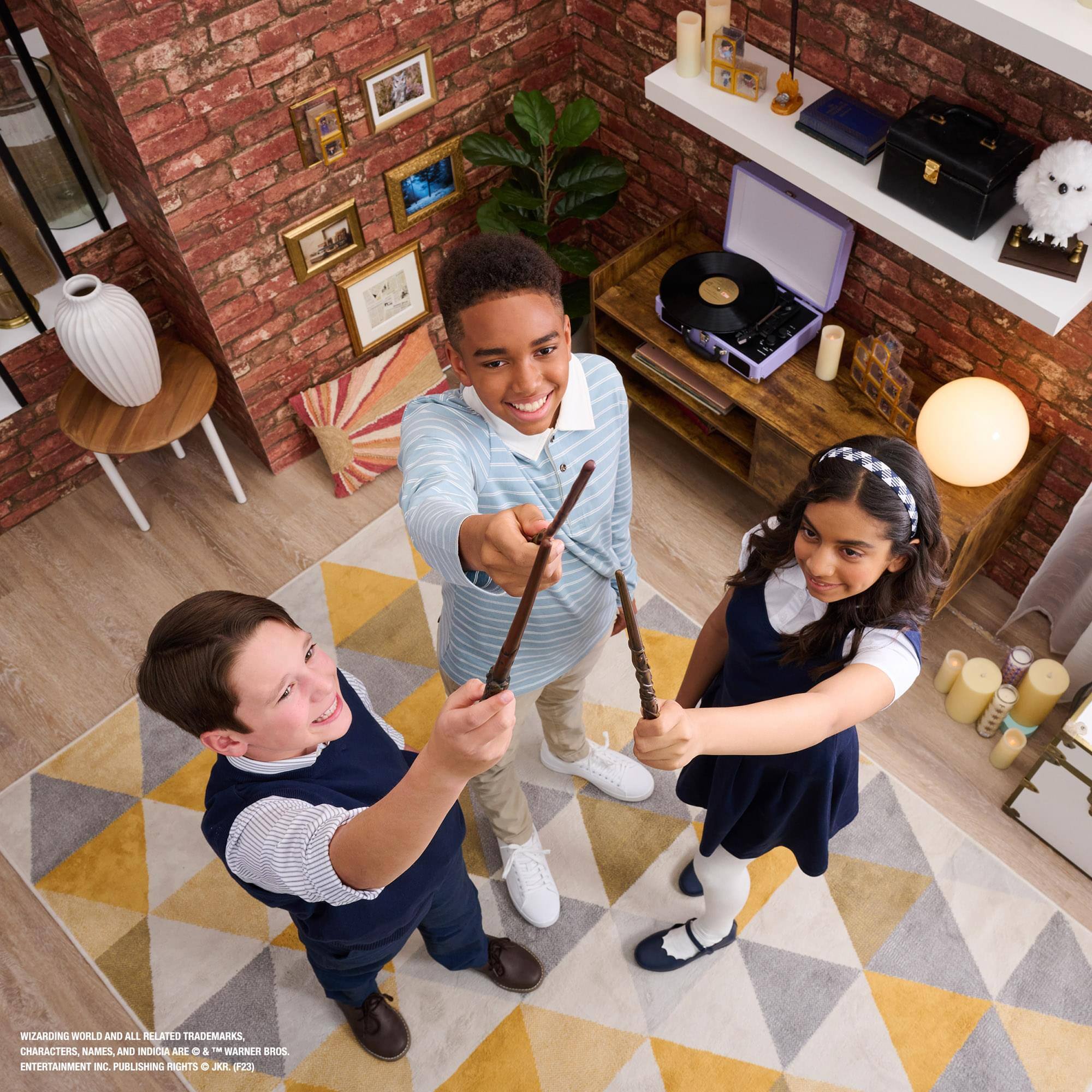 WIZARDING WORLD AND ALL RELATED TRADEMARKS, CHARACTERS, NAMES, AND INDICIA ARE © & ™ WARNER BROS ENTERTAINMENT INC. PUBLISHING RIGHTS © JKR. (P23)