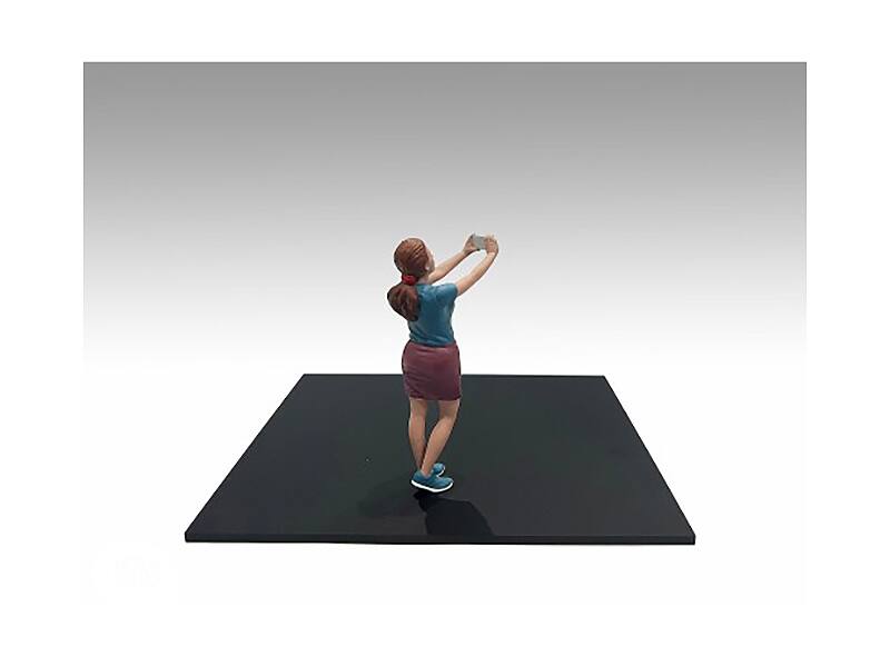 Left. American Diorama - "Figure24 Series 1" Figure 702 for 1/24 Scale Models by American Diorama - Multi.