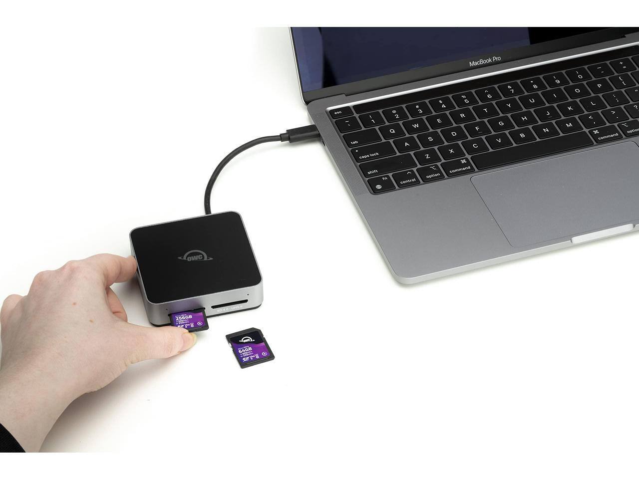 MacBook Pro & 6.5" 3T12R-1EGWFQDSV kad A x Ct Torsk Z be t comn stots A En eption Anstmea & 9 U J H N a o O M - { P 1 A ol L > < T - Ca owc 256GB 6GB 1