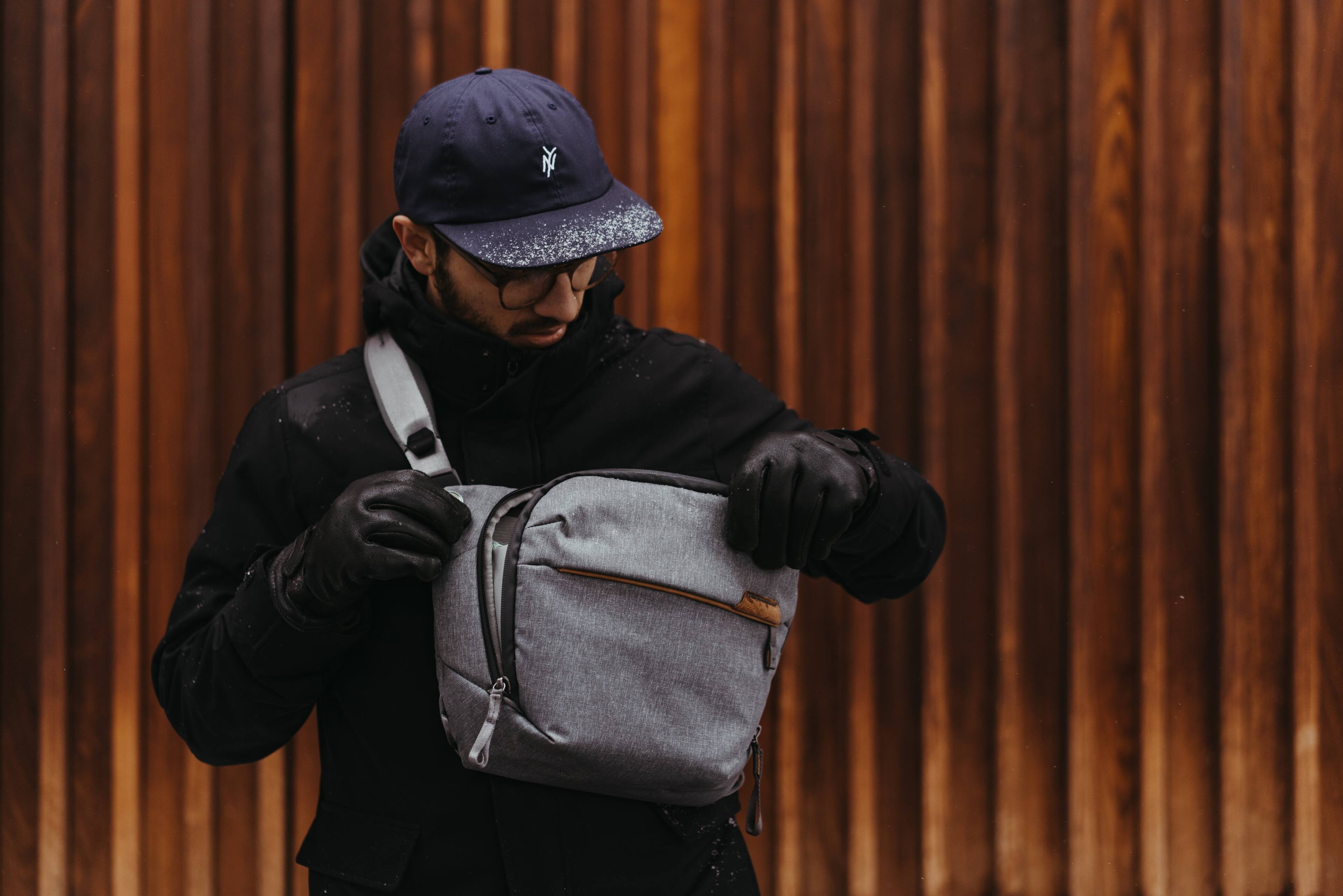 Alt View 17. Peak Design - Everyday Sling V2 6L - Ash.