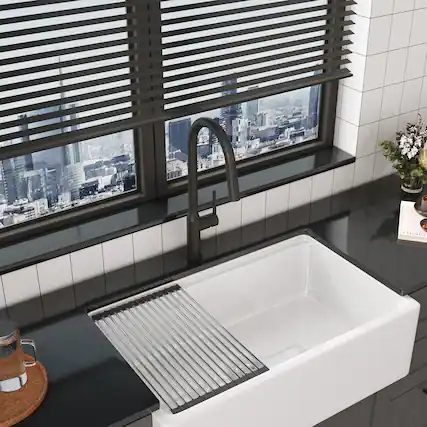 The text in the image is:
"ABEE EENIEU"