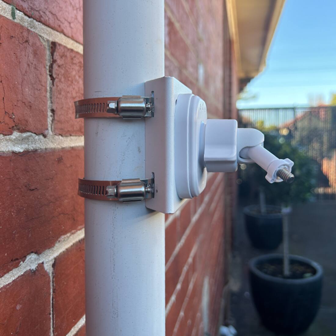 Alt View 14. Swann - Pole Mount for Security Cameras - White.