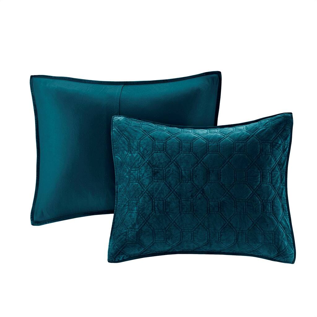 Alt View 4. Gracie Mills - Gracie Mills Gayle 3-Piece Casual Geometric Velvet Quilt Set - Teal.
