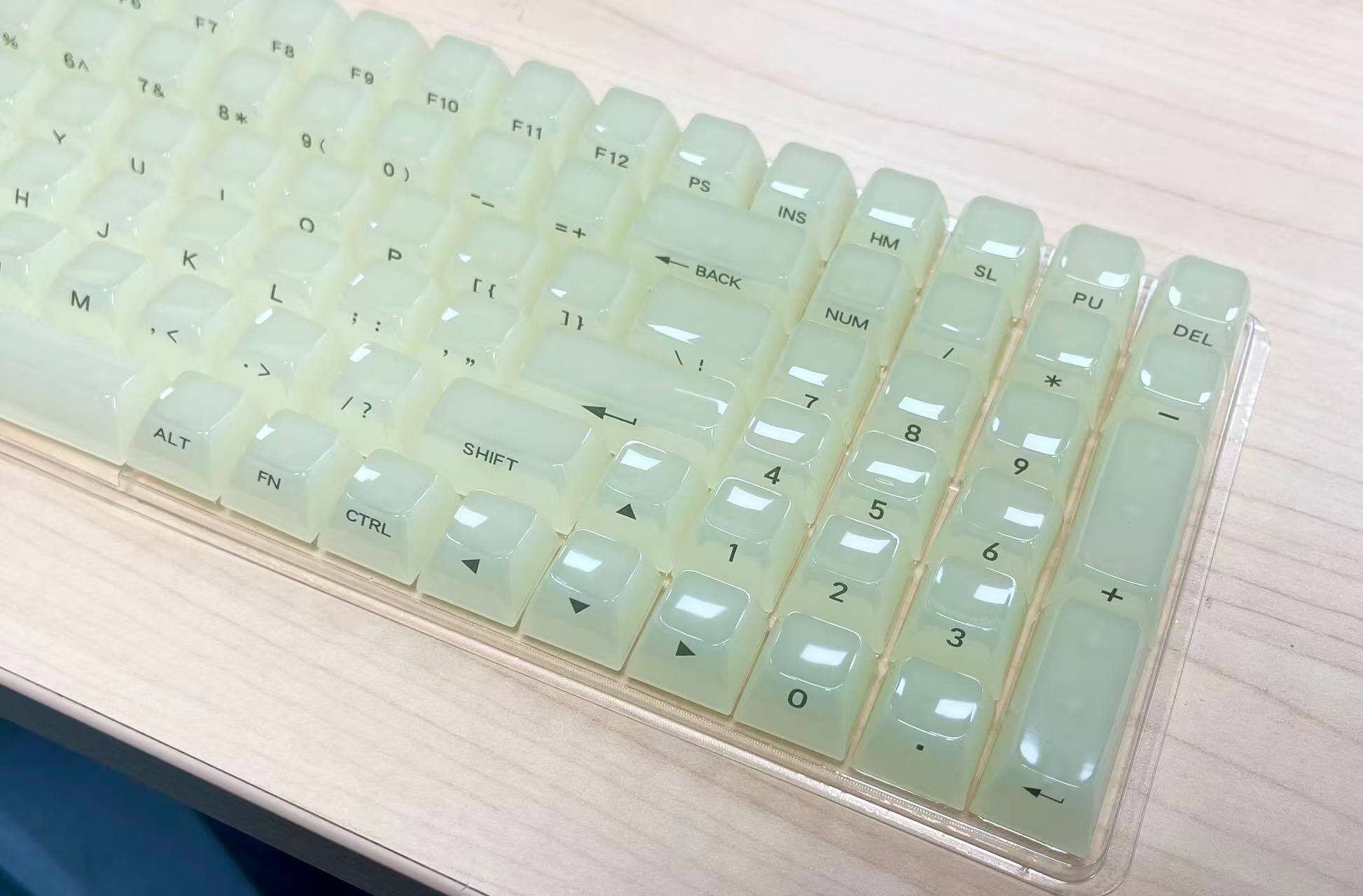 % H G. F7 FB 6A F9 7& F10 Y F11 9( U F12 0) I O =+ K P L 17 M ; : < , " > / ? ALT SHIFT FN CTRL PS INS HM BACK NUM \ ! 7 8 4 5 1 2 SL PU / * 9 6 + 3 DEL -