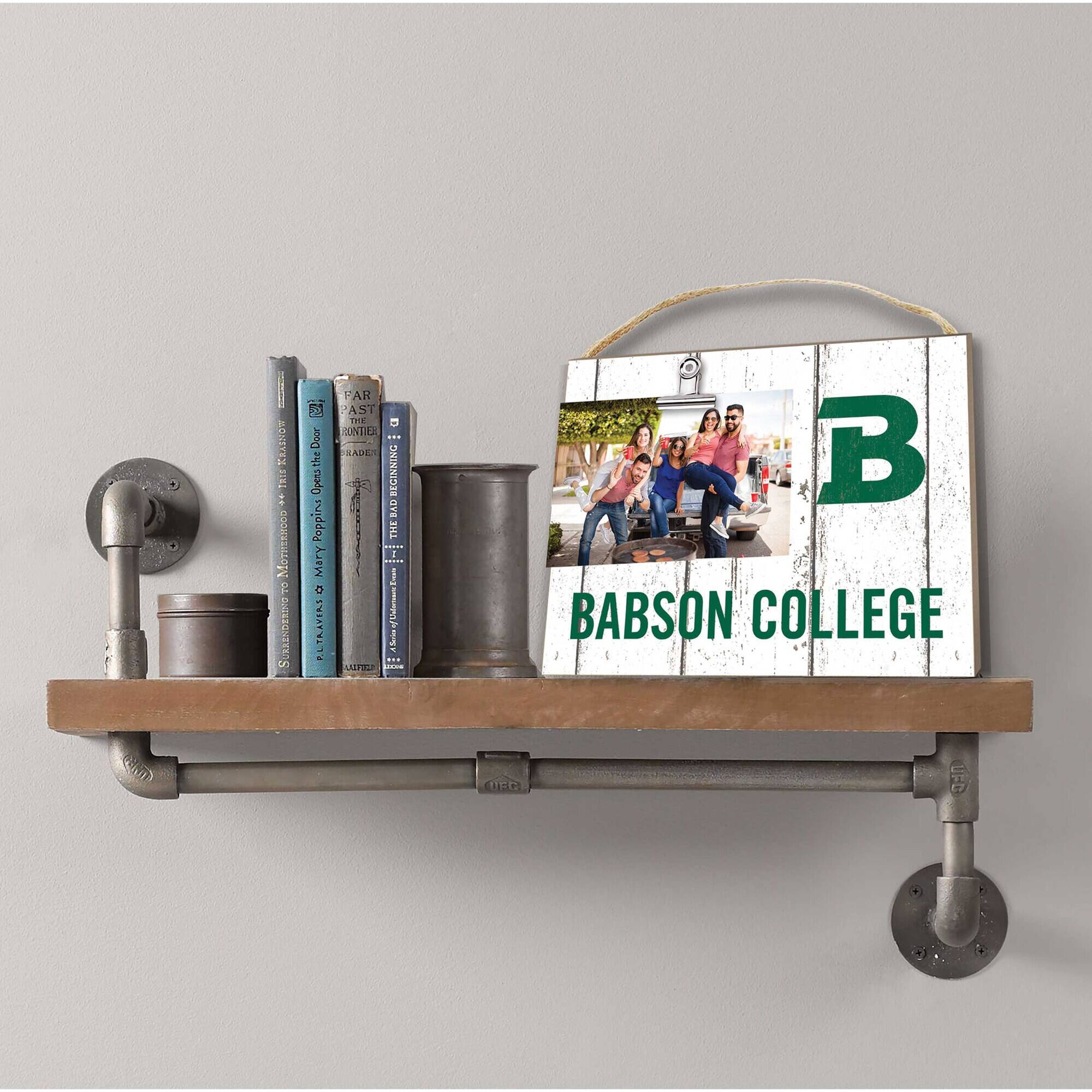 ALOISEEEN : P SUREENDERIO S Door the Open Popper Mary o P.LTR.ATEAS PAR AST THE OUNTID E SAME RECINMING BAD THE I ms + ! I B BABSON COLLEGE UEG