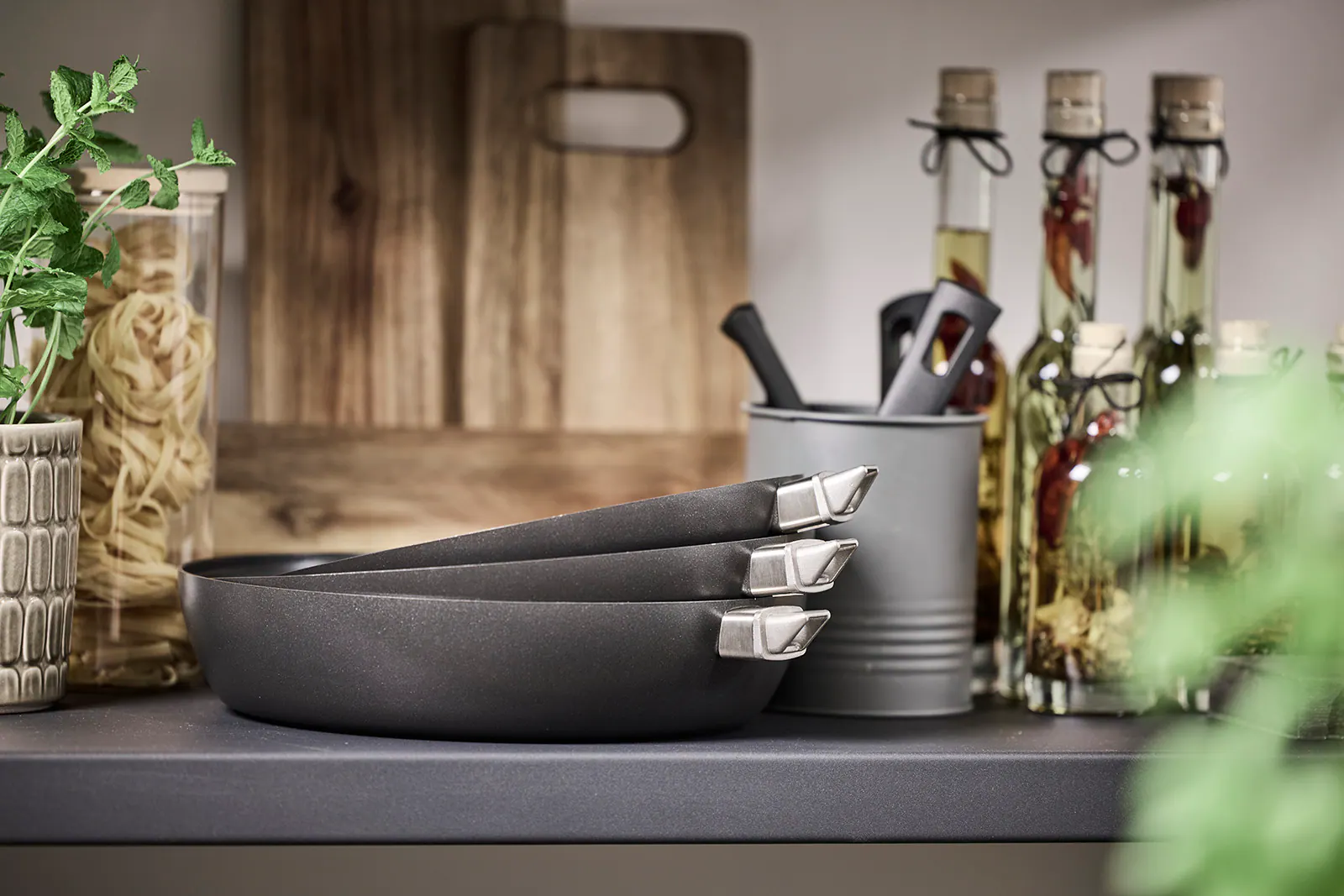 Alt View 6. Scanpan - Urban 12.5-Inch Nonstick Fry Pan with Detachable Handle - Black.