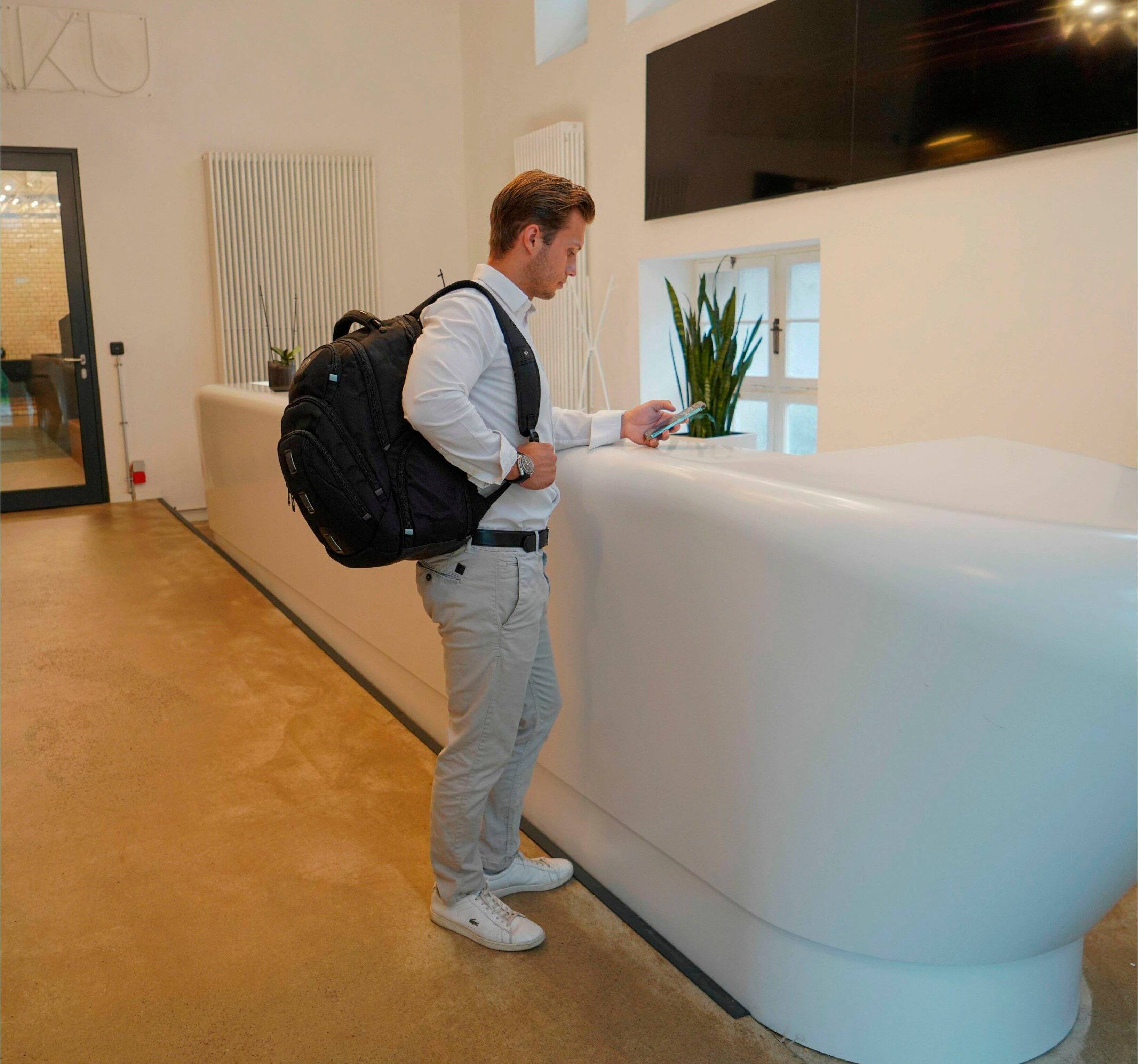 Alt View 16. Swissdigital Design - Carrying Case - Black.