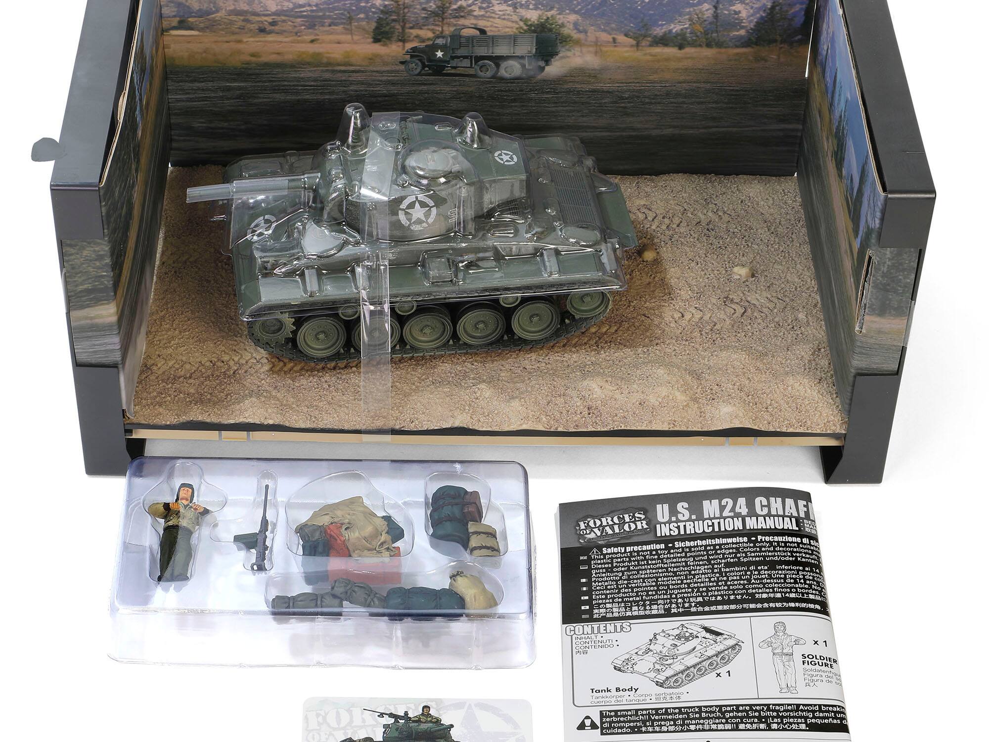 U.S. M24 CHAF FORCES VALOR INSTRUCTION MANUAL  
Sicherheitshinweise - Precaución - Precautions  
Collectible army Safety precaution  

FRIEST Esso  

CONTENTS  
ICHALT - CONTE NIDO  

x 1 SOLDIER FIGURE  

Tank Body  
The small parts of the truck body part are very fragile! Avoid breaking  
Sie bitte vorsichtig damit di Las piezas pequeñas di rompersi. La prega cuidado.