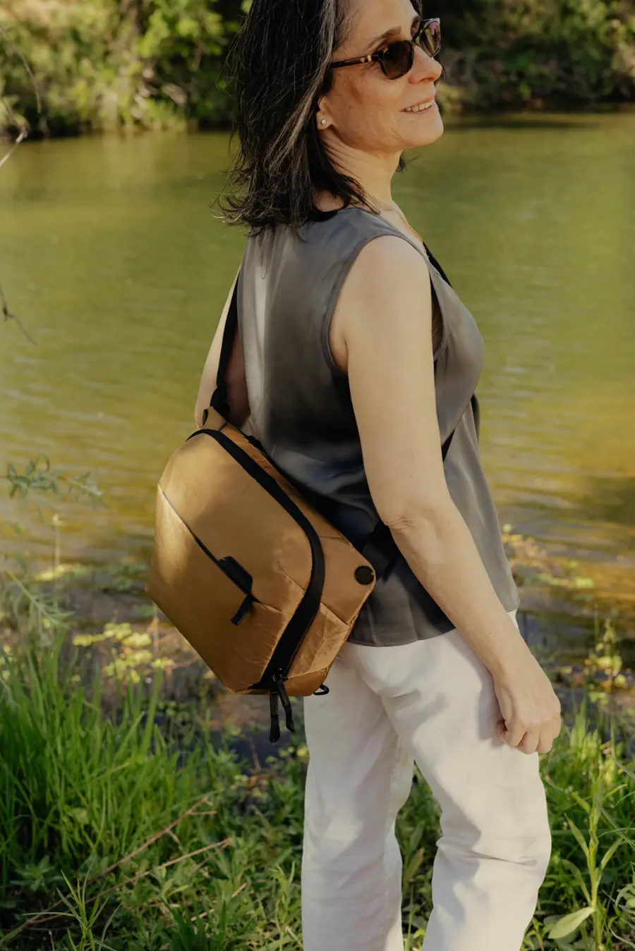 Alt View 22. Peak Design - Everyday Sling V2 6L - Coyote.