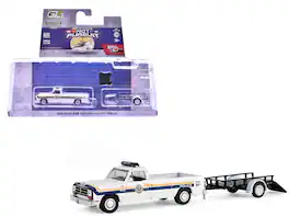 Greenlight - 1990 Dodge Ram D250 "Philadelphia Police Dept" with Stripes & Utility Trailer "Hot Pursuit Hitch & Tow" 1/64 - White