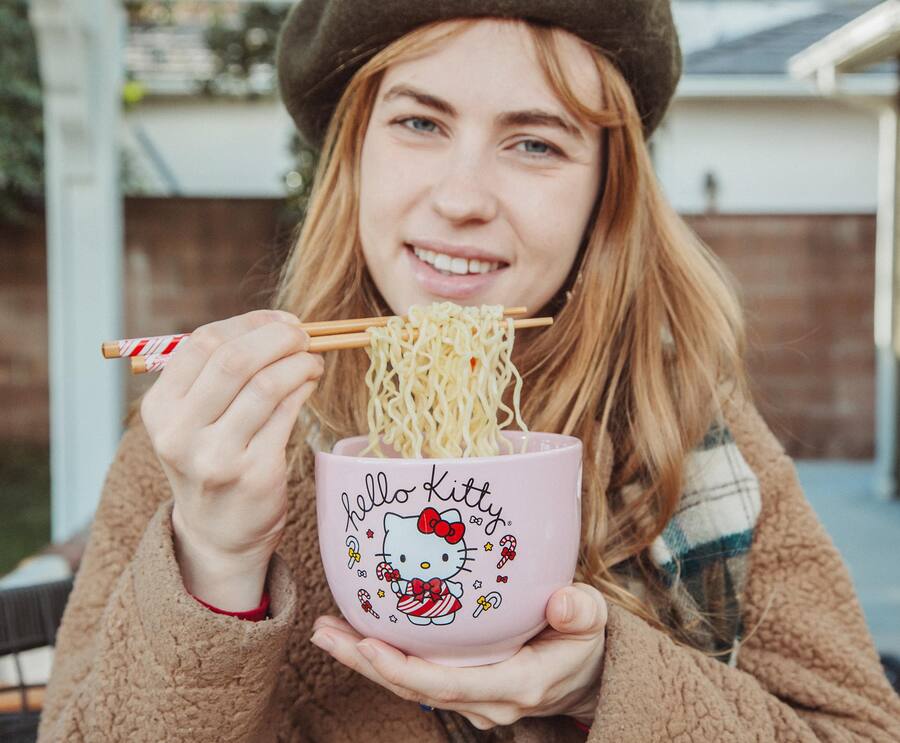 Silver Buffalo Sanrio Hello Kitty Holiday 20 Ounce Ceramic Ramen Bowl ...