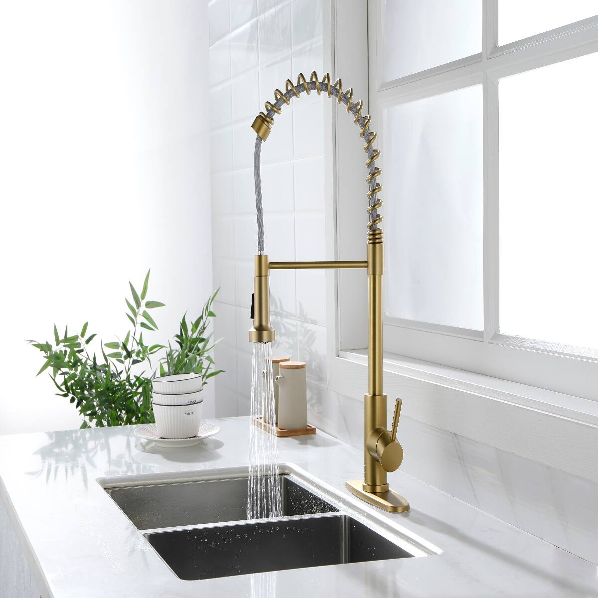 Alt View 6. Ropilly - Ropilly Gold Pull Out Kitchen Faucet, High Arc Single Handle Faucet with Pull Down Spray Head - Gold.