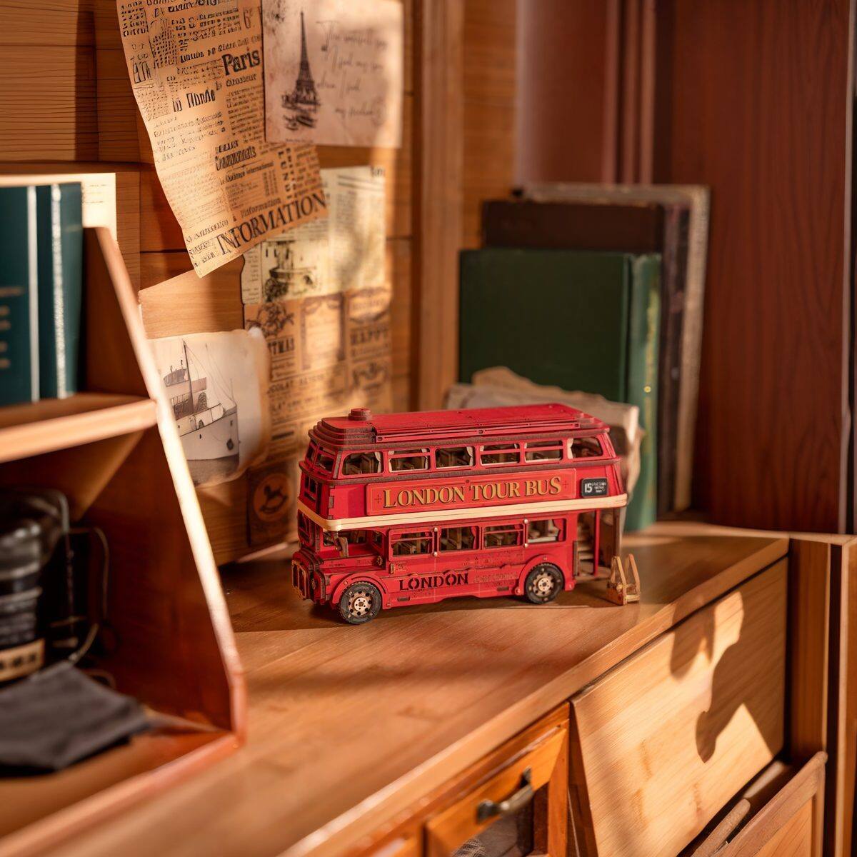 The text in the image reads:

"thI Don METR EV GY CLaetar 1 T. 5 s tn L CE Evtrul s abra dii Jt ON aaloms 02 iO N Ciess E fte CAfeoka Paris in Oronteur one NA uire - . K ER 24 razmzets Calia INFORMATION u AI ais STLLS LONDON TOUR BUS 5E LONDON"