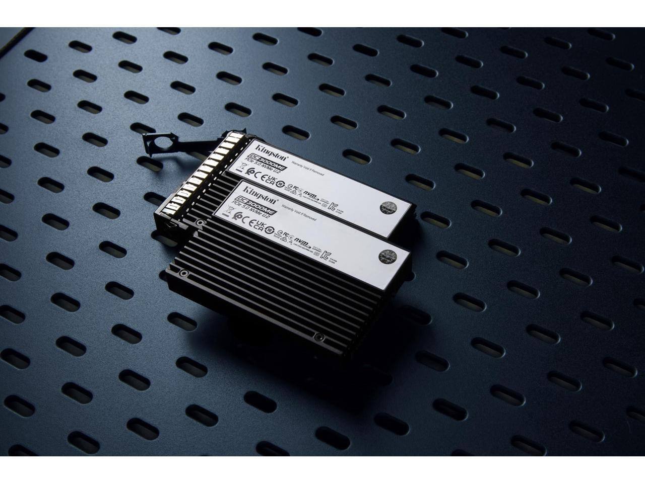 Sure, here is the corrected and grouped text from the image:

```
Kingston
HyperX Fury
16GB (2x8GB) DDR4 3200MHz
CL16
1.2V
CE01
Kingston
HyperX Fury
16GB (2x8GB) DDR4 3200MHz
CL16
1.2V
CE01
```