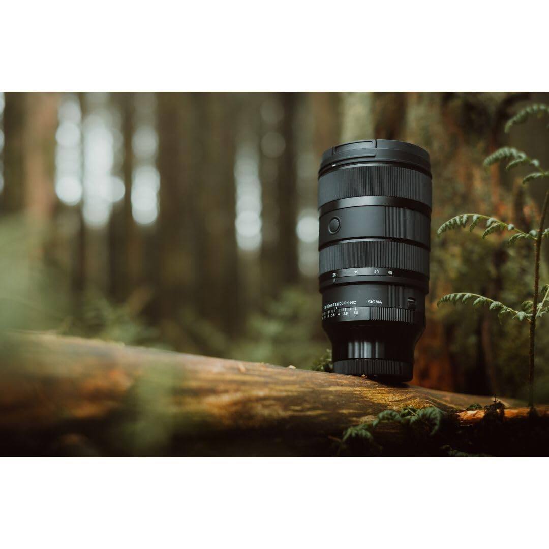 Alt View 4. Sigma - Sigma 28-45mm f/1.8 DG DN Art Lens for Sony E Mount w/ Advanced Accessories Bundle | 612965 | Sigma 28-45mm lens - Black.