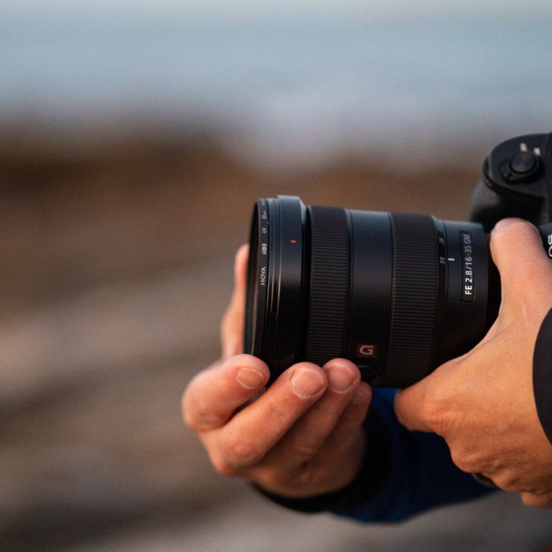 Left. Hoya - Hoya 77mm HD3 UV Filter.