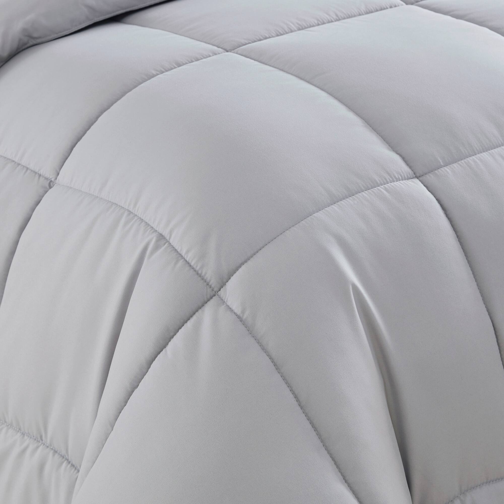 Angle. Sweet Home Collection - Down Alternative Reversible All Season Solid Comforter, King - Silver.