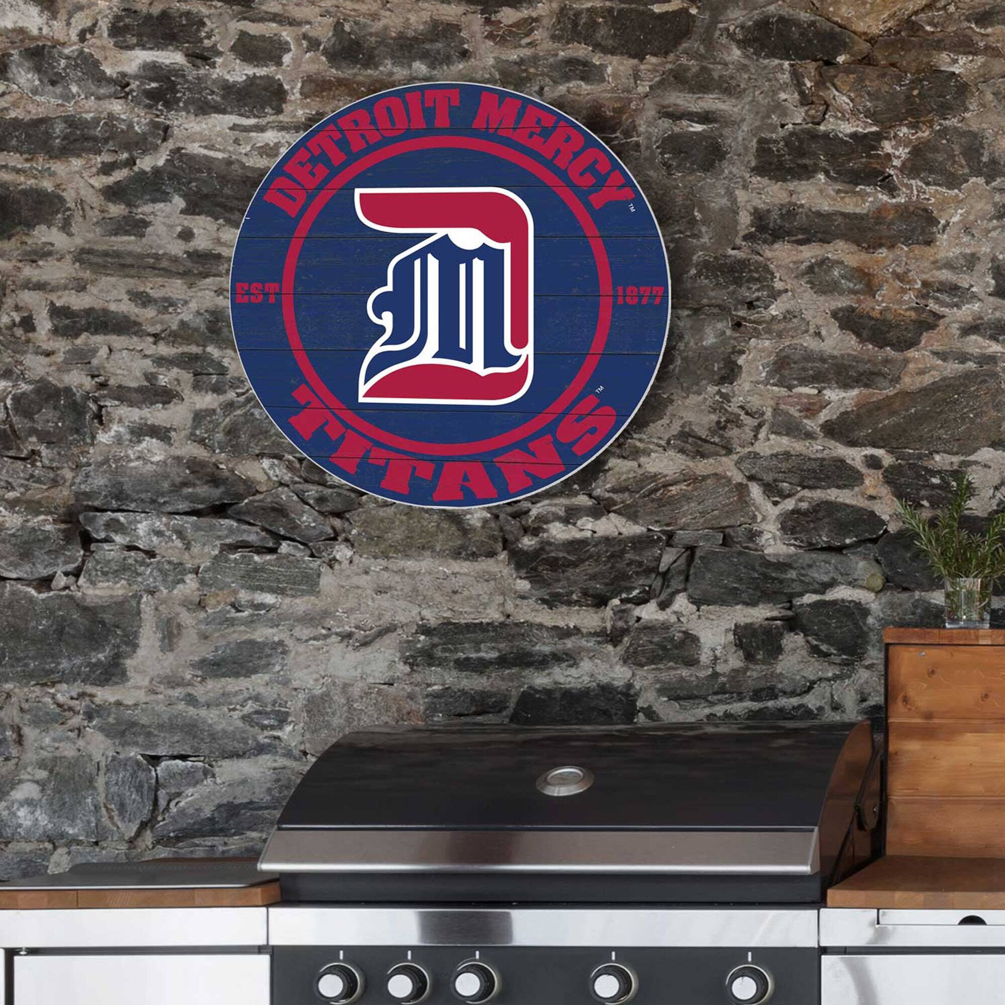 DETROIT MERCY  
EST 1877  
TITANS