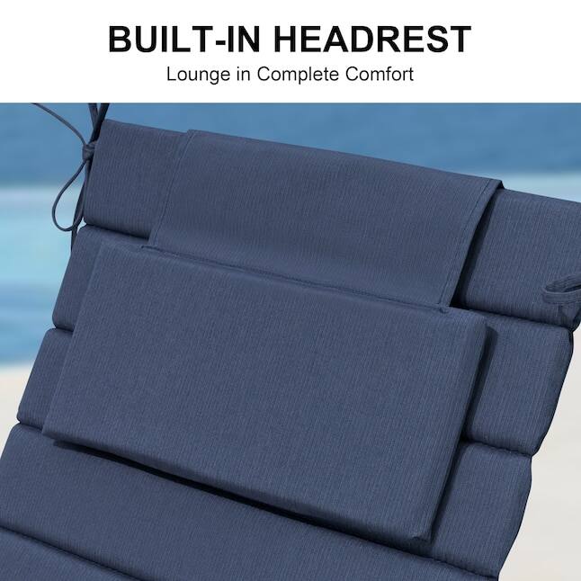 BUILT-IN HEADREST  
Lounge in Complete Comfort