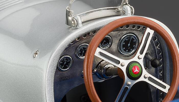 Alt View 2. CMC - 1935 Mercedes W25 #4 Luigi Fagioli Sieger GP Monaco 1/18 Diecast Model Car by CMC.
