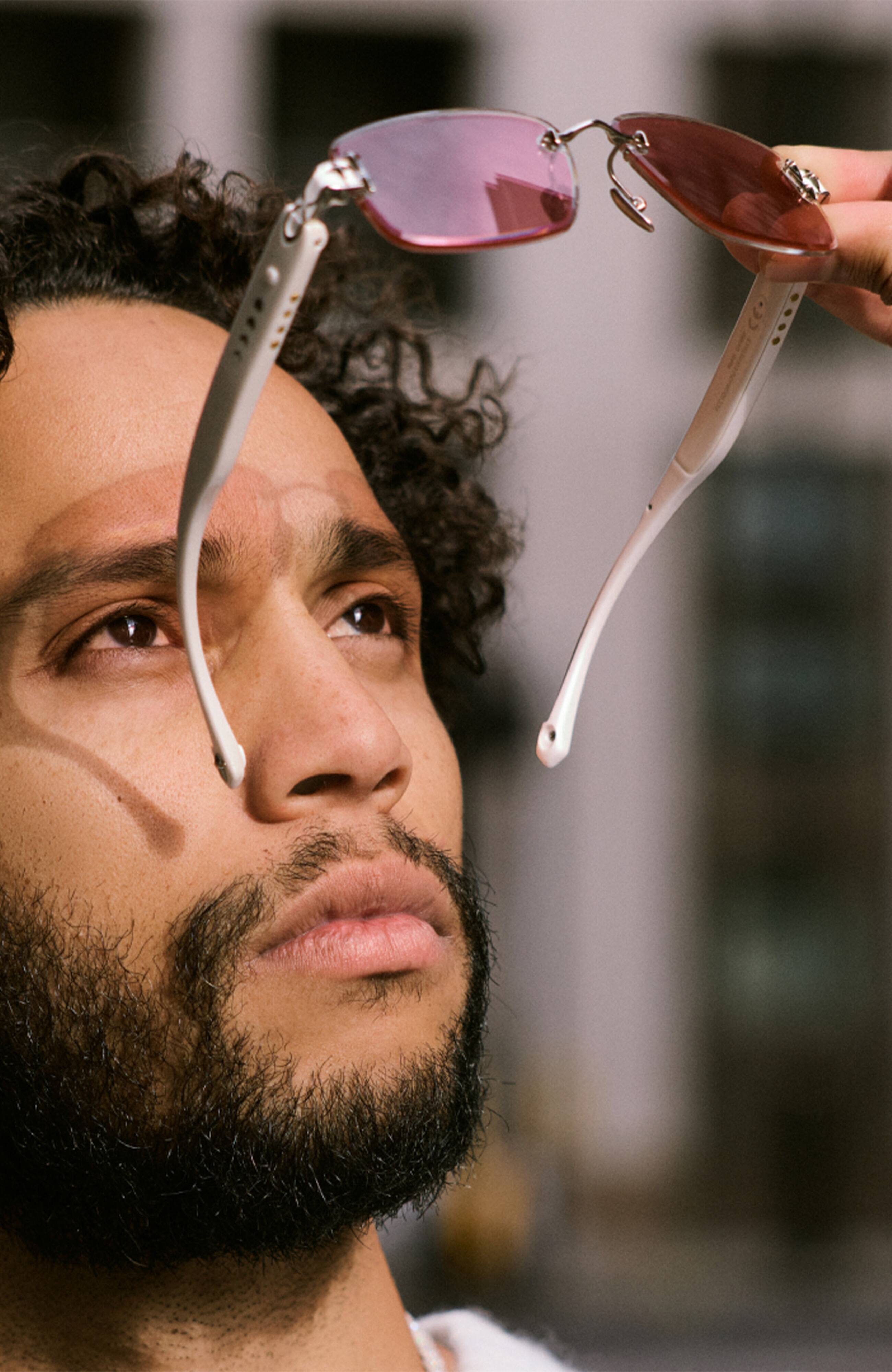 Alt View 4. Chamelo - Prismatic Aura Touch Prismatic - White/silver frame | Calm.