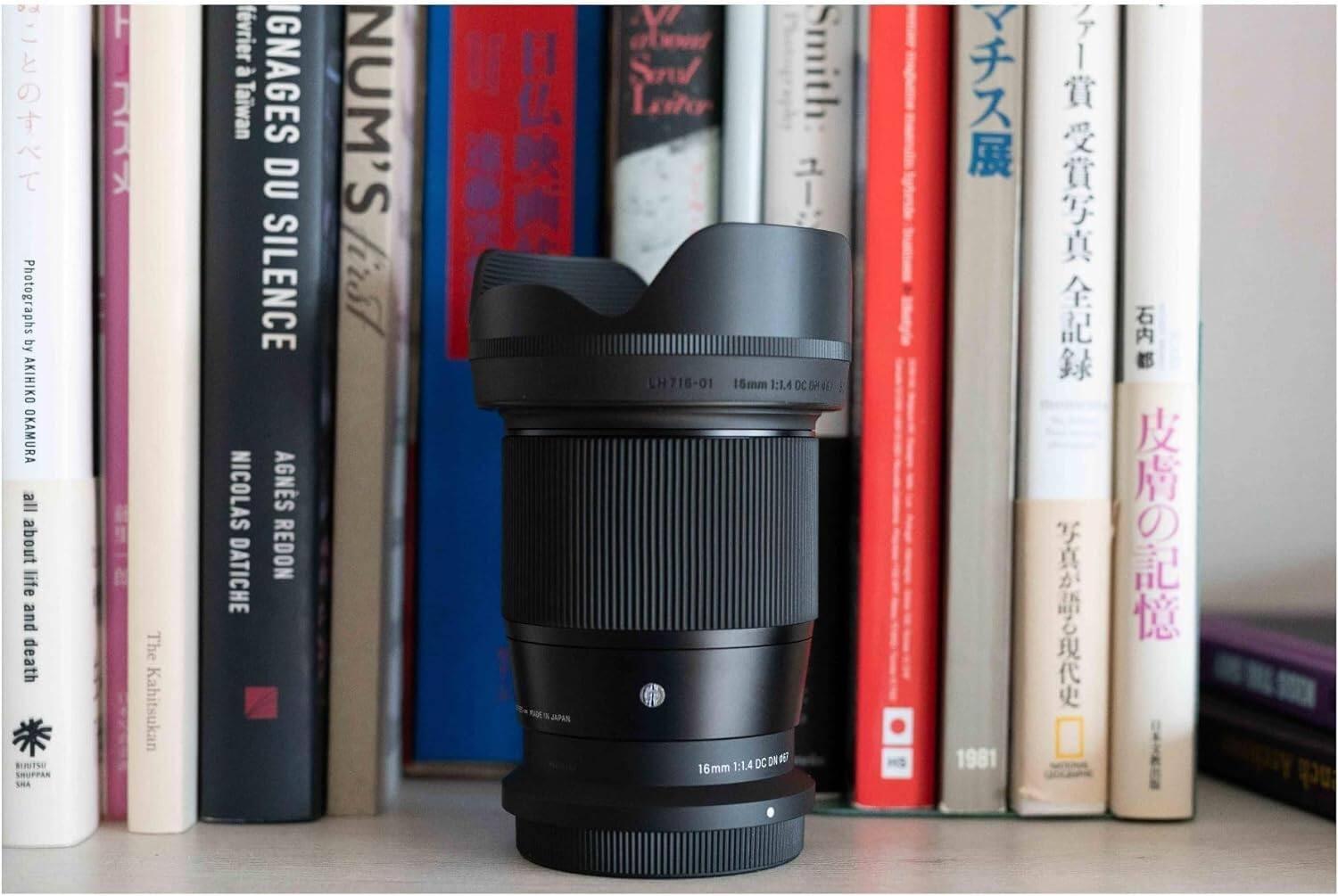 Dot  
Photographs by AKIHIKO OKAMURA  
all about life and death  
BUNTSU SHUPPAN  

The Kahitsukan  
février  
IGNAGES DU SILENCE  
NICOLAS AGNÈS  
DATICHE  
REDON  

NUM'S first  

JAPAN X  
Snv  
Laito Smith  

16mm 1:1.4  
DC6840  
DC  
DV  

1981  

LH716-01  
16mm 1:1.4 DC DN 6840  

皮膚の記憶  
石内都  
写真が語る現代史  

1981