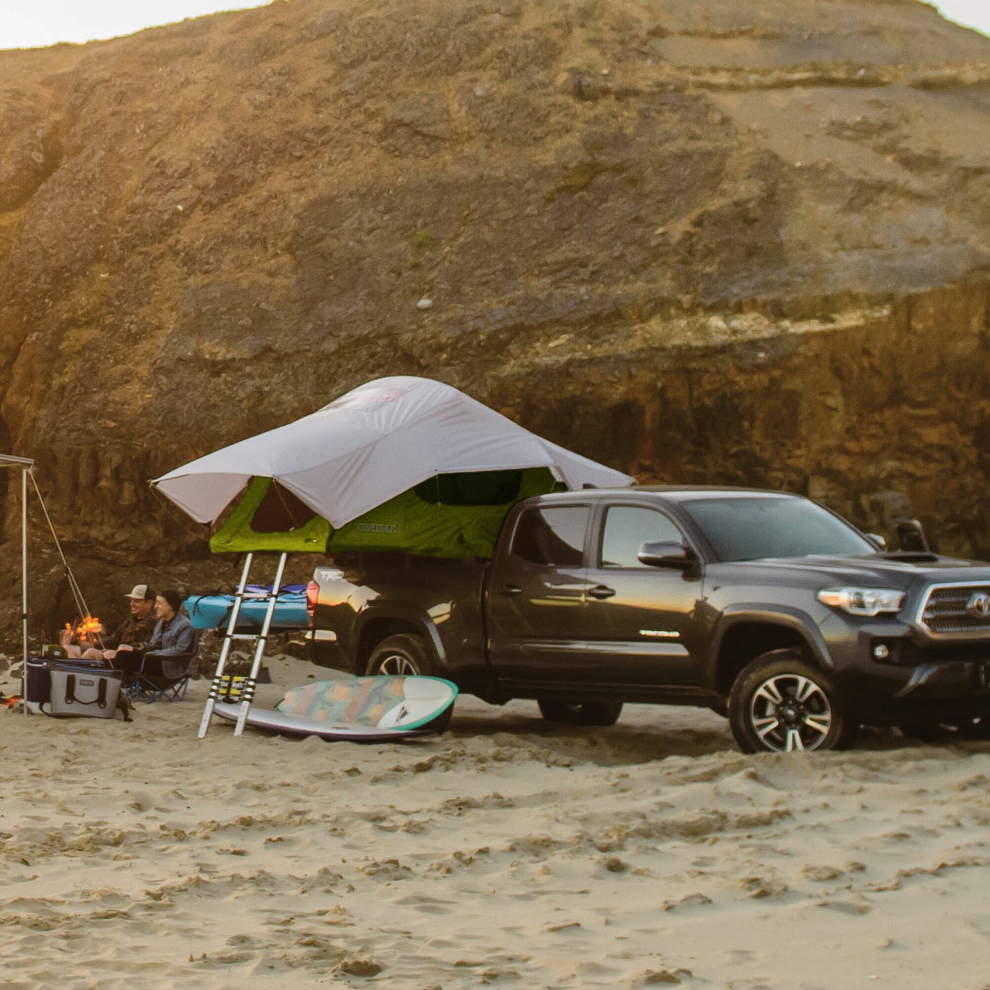 Alt View 2. Yakima - Yakima SkyRise Medium Nylon Rooftop Camping Tent for 3 People with Ladder, Green - Green.