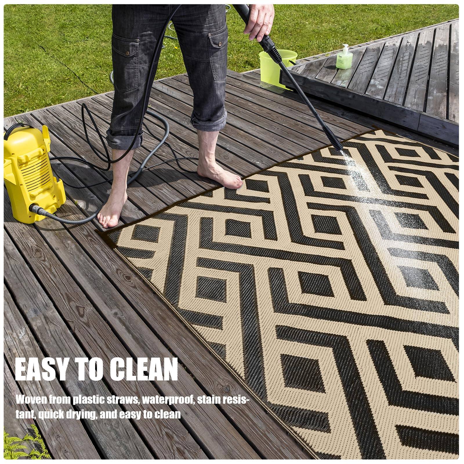 EASY TO CLEAN

Woven from plastic straws, waterproof, stain resistant, quick drying, and easy to clean